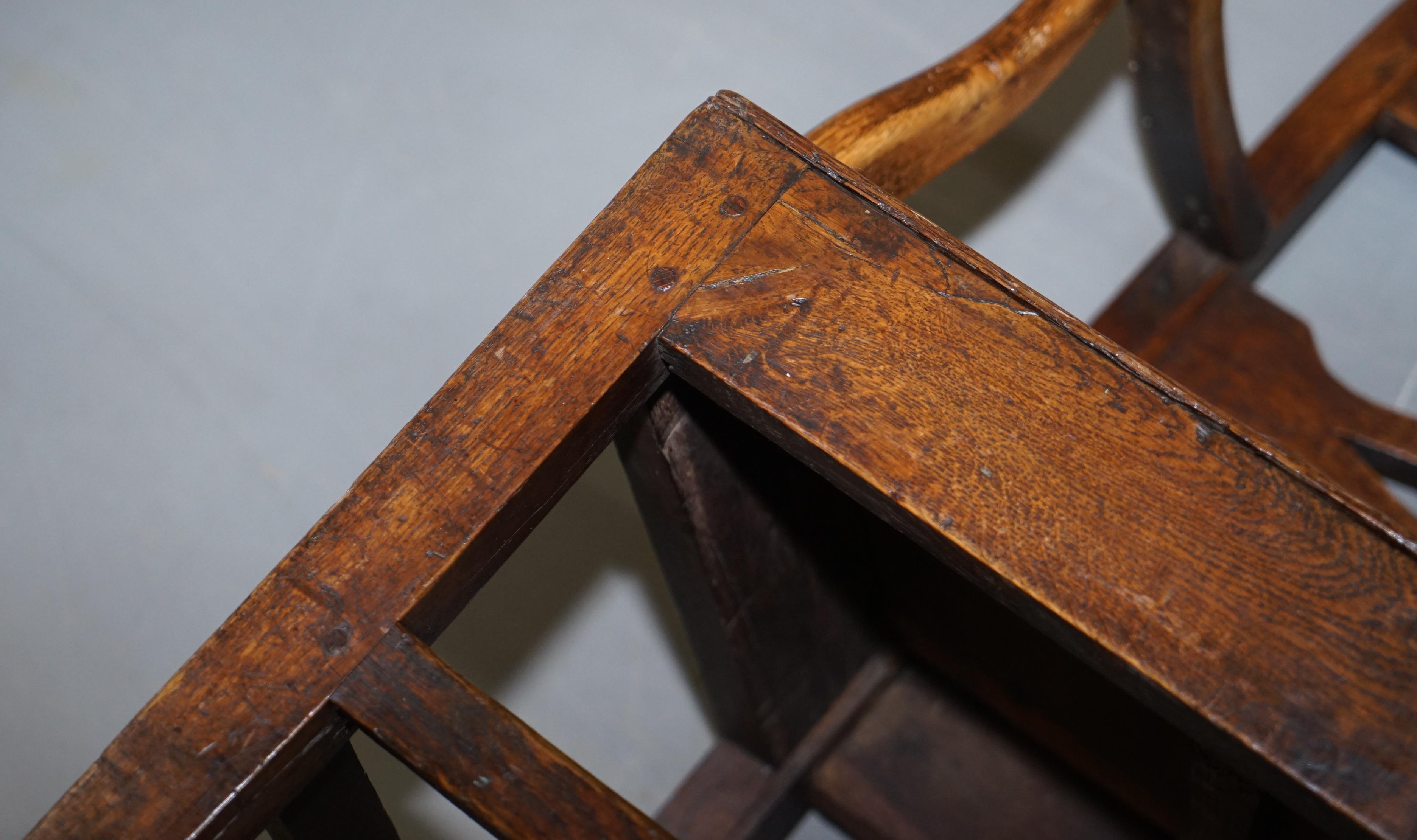 Schöner George II um 1760 Primitiver Schnitzer-Sessel Original-Reparaturen aus der Zeit George II. im Angebot 14