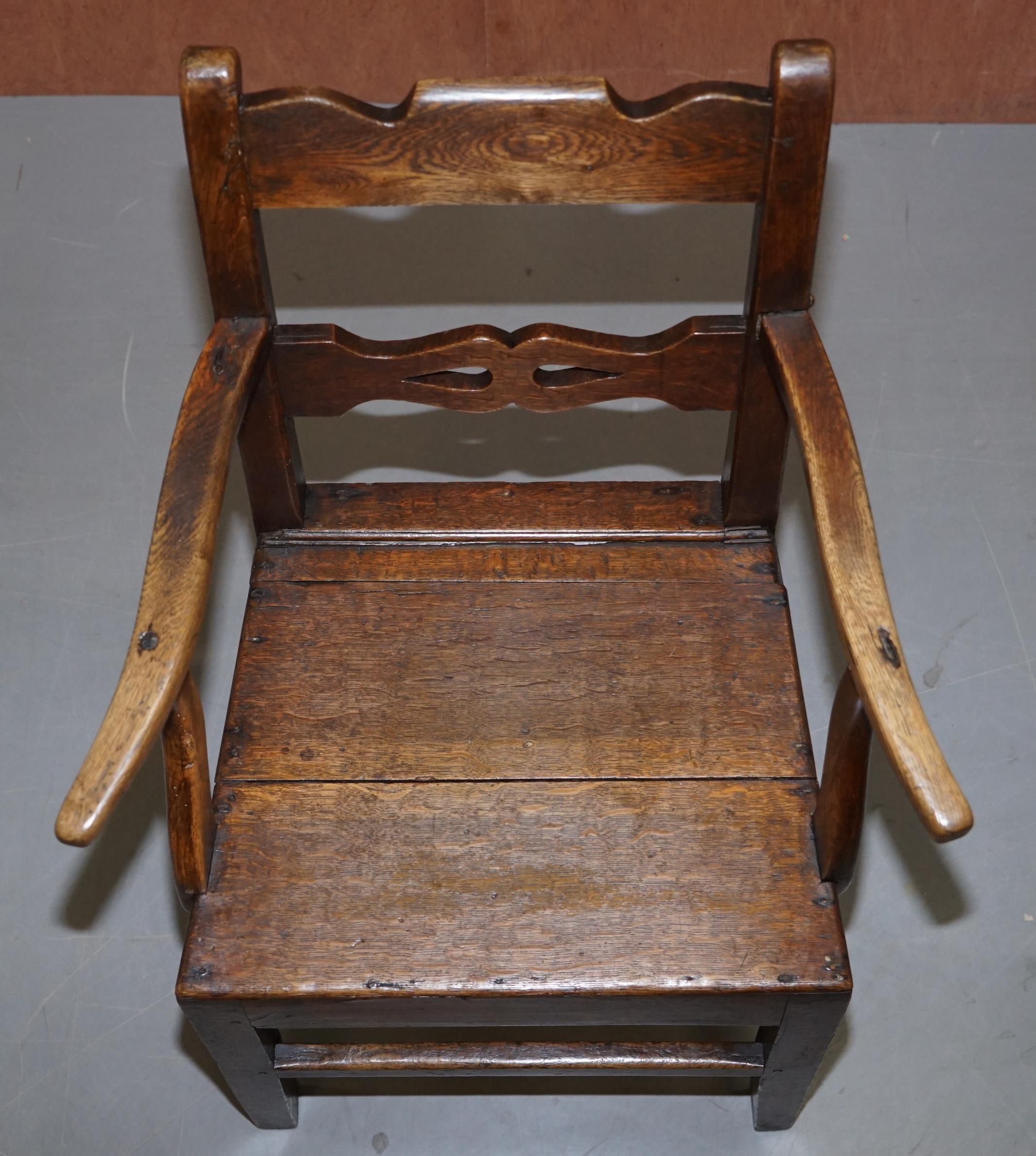 Fatto a mano Graziosa poltrona George II circa 1760 Primitive Carver Riparazioni originali d'epoca in vendita