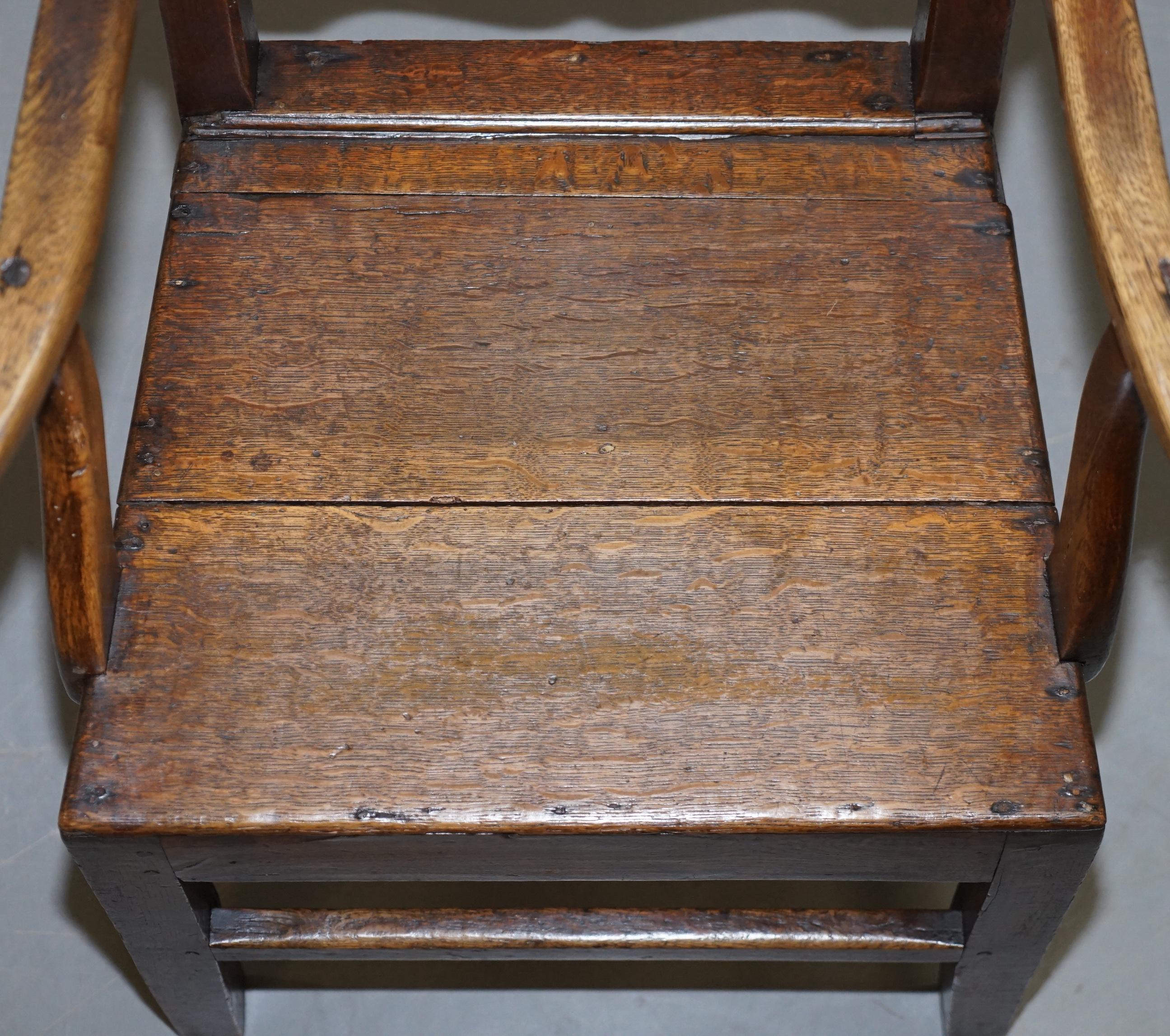 Schöner George II um 1760 Primitiver Schnitzer-Sessel Original-Reparaturen aus der Zeit George II. (Eichenholz) im Angebot
