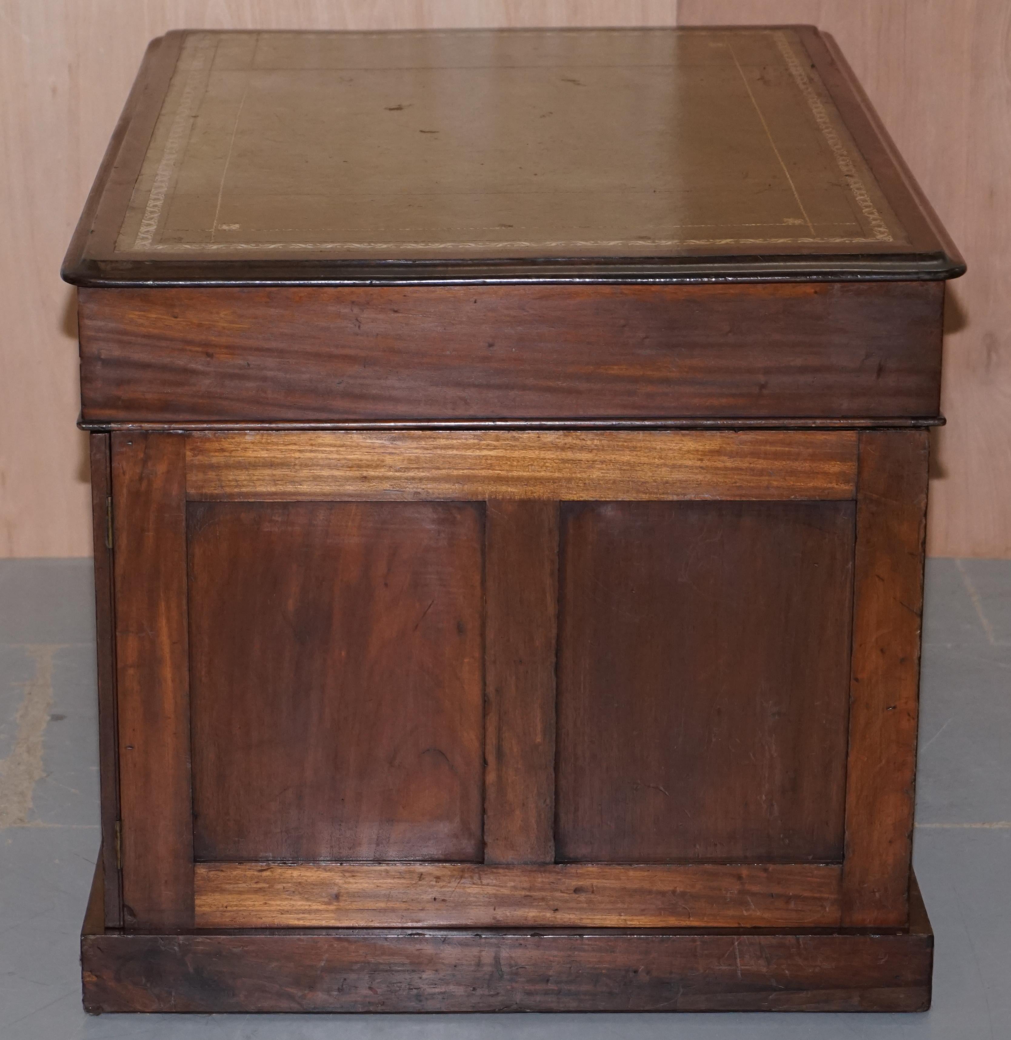 Lovely George III circa 1780 Double Sided Walnut Partner Desk Original Handles For Sale 1