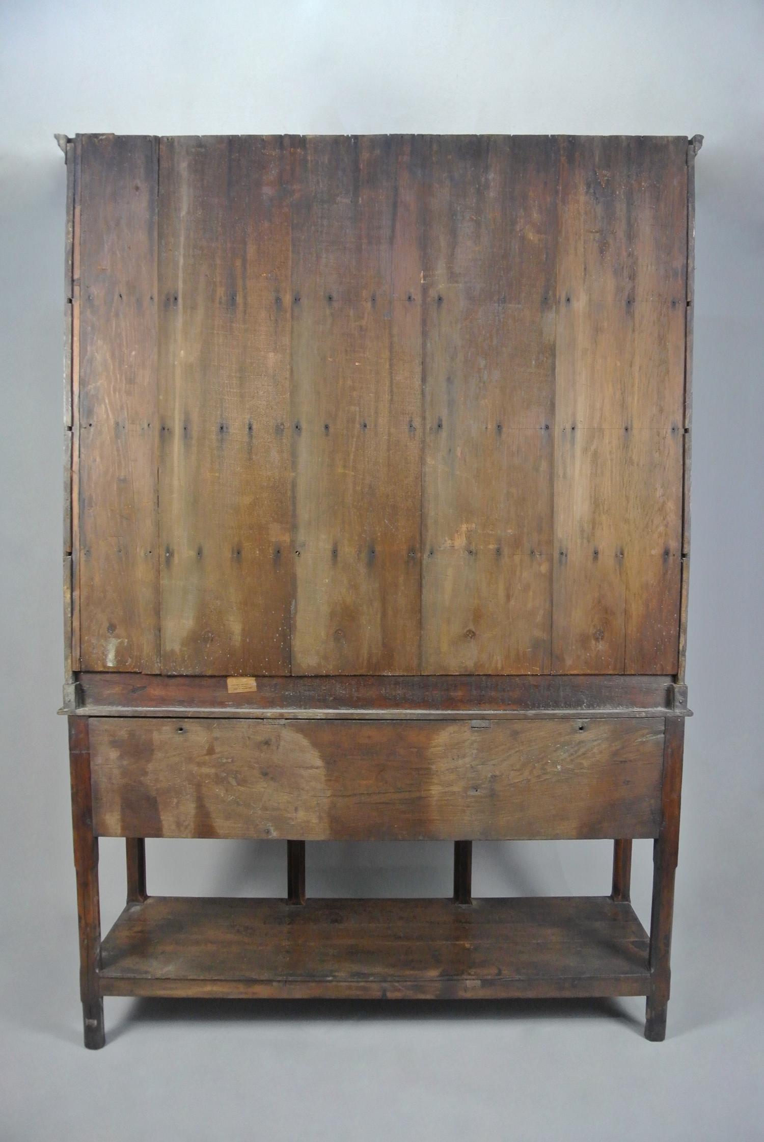 Lovely George III Oak and Elm Potboard Dresser c. 1800 For Sale 5