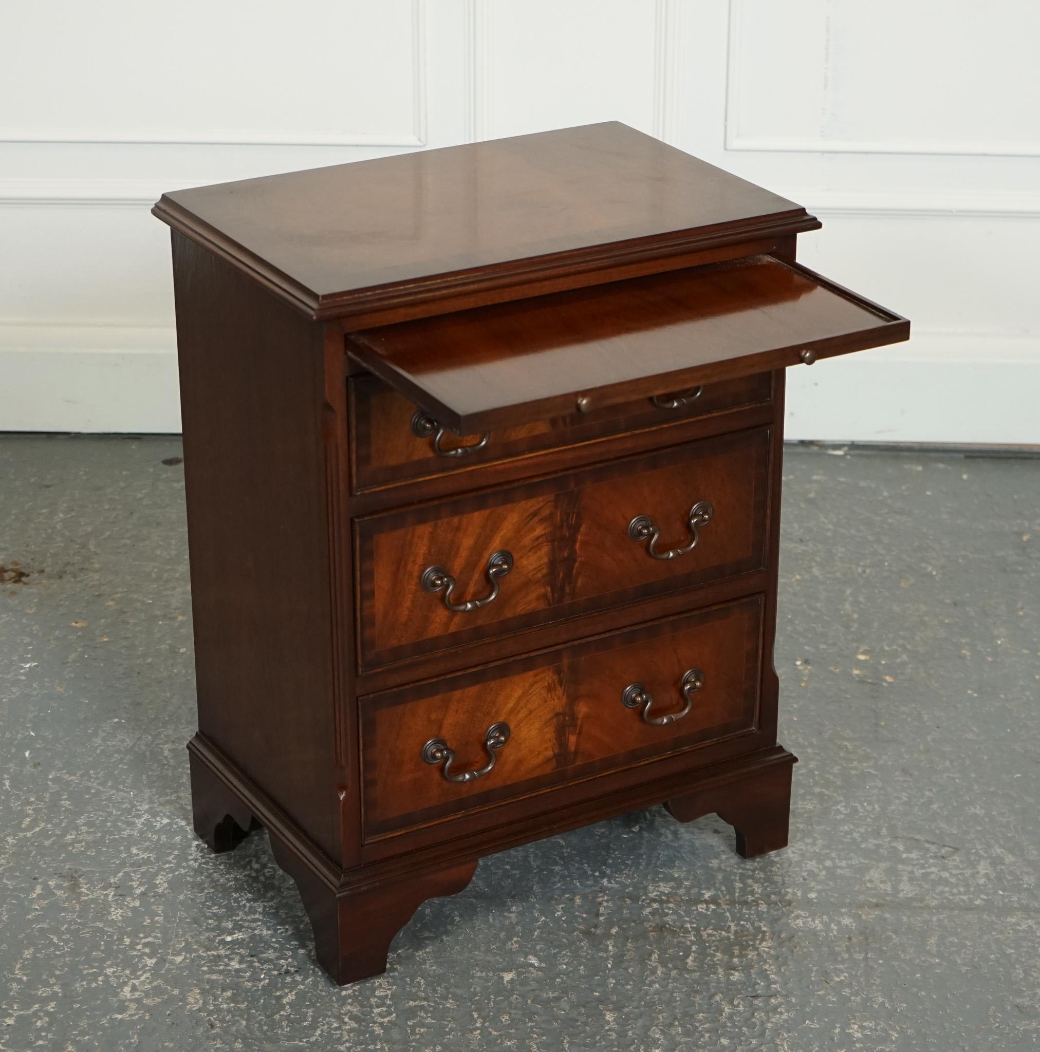 Georgian LOVELY GEORGIAN STYLE SMALL CHEST OF DRAWERS SiDE TABLE WITH BUTLER TRAY J1 For Sale