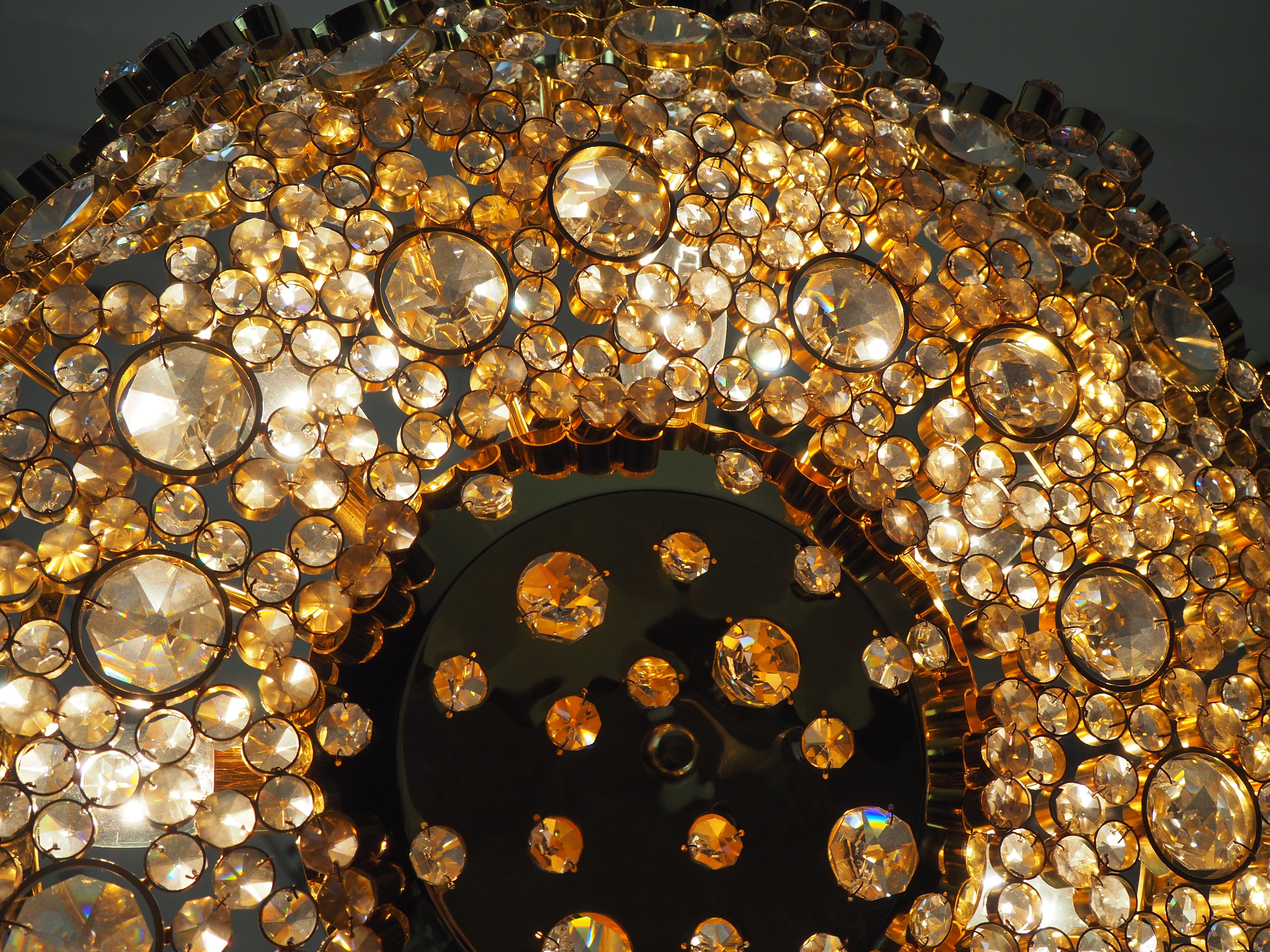 Lovely Gold and Crystal Chandelier Attributed to Lobmeyr, Vienna, circa 1960s For Sale 4