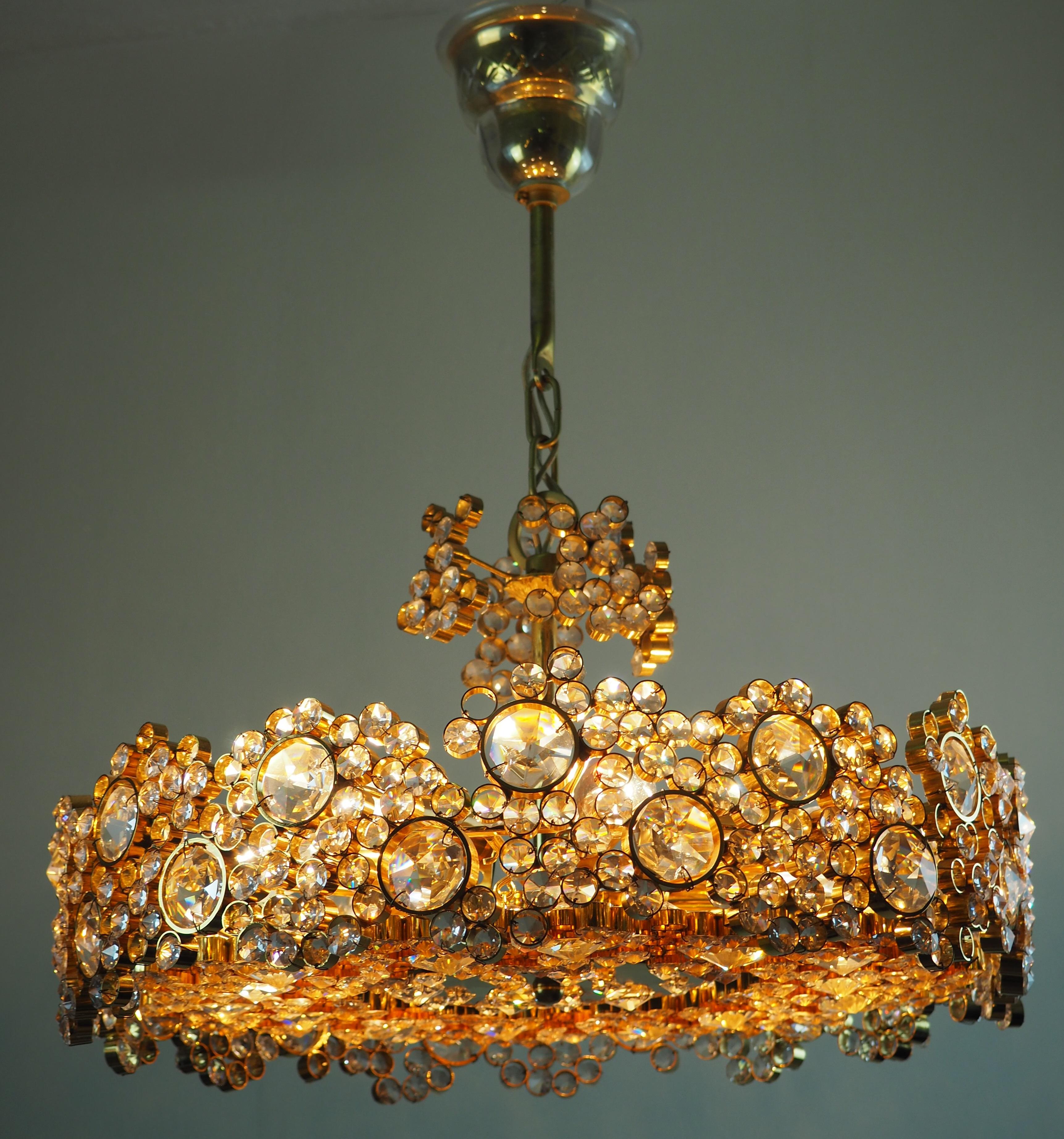 Mid-Century Modern Lovely Gold and Crystal Chandelier Attributed to Lobmeyr, Vienna, circa 1960s For Sale