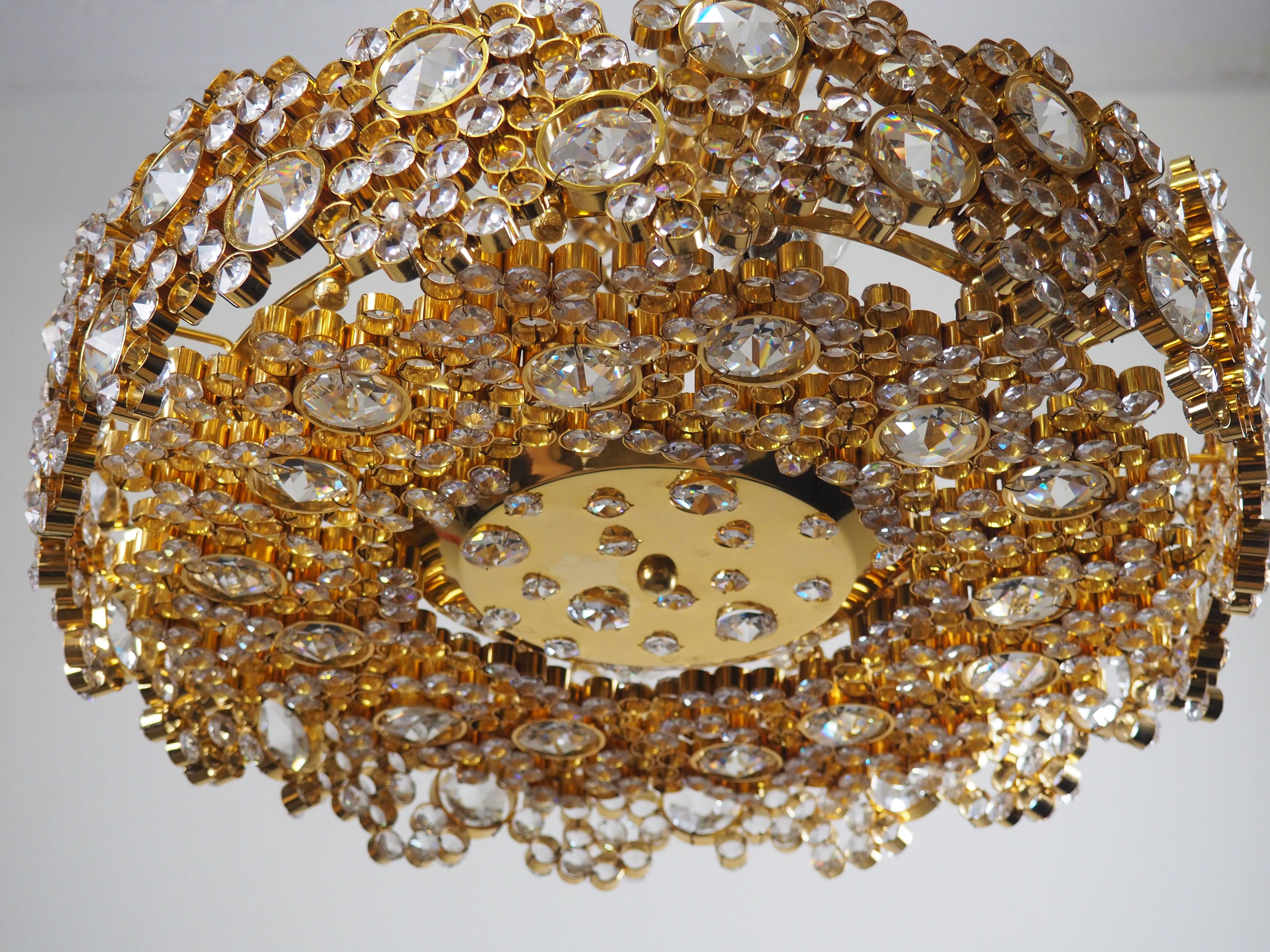 Mid-20th Century Lovely Gold and Crystal Chandelier Attributed to Lobmeyr, Vienna, circa 1960s For Sale