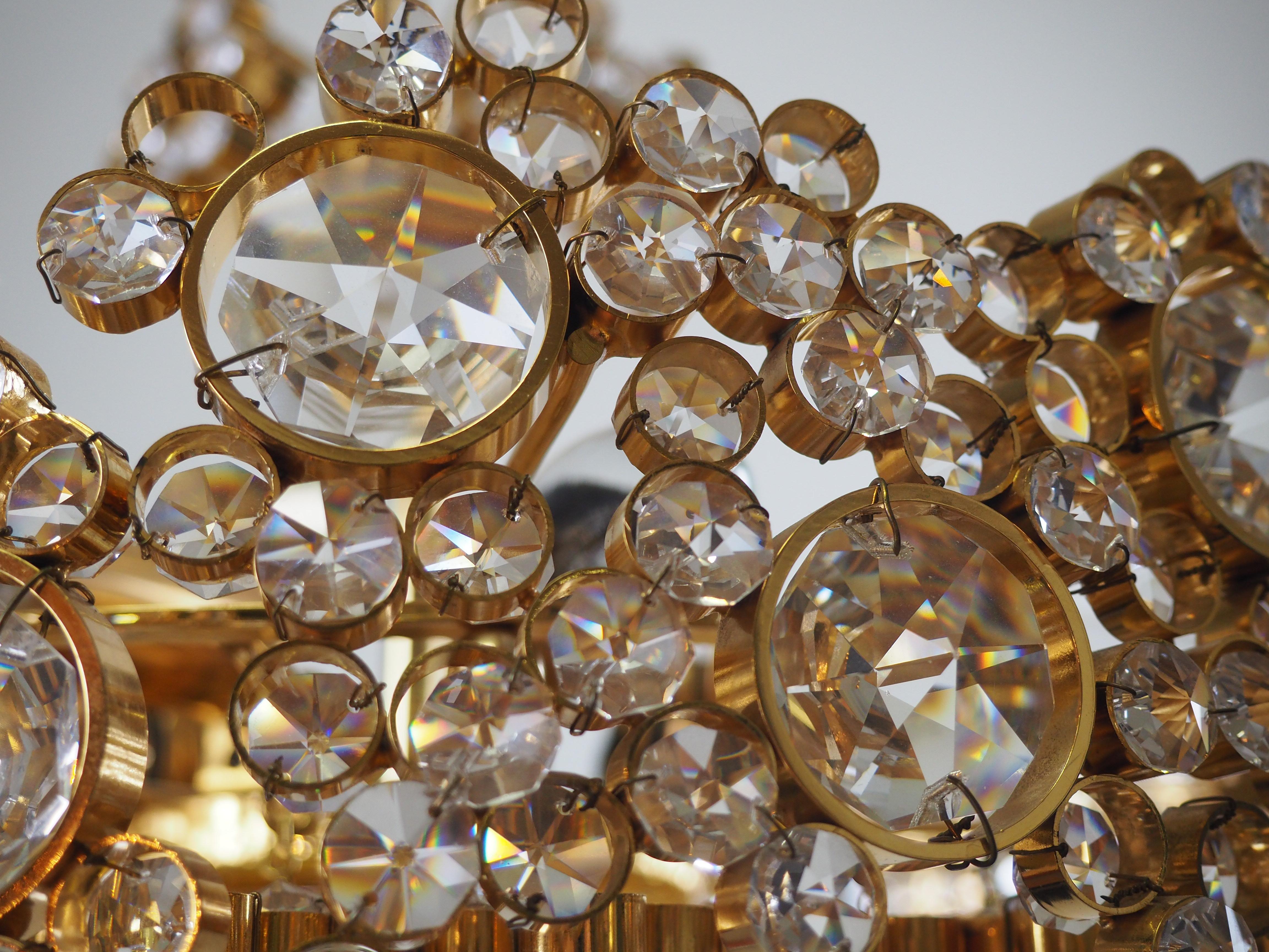 Lovely Gold and Crystal Chandelier Attributed to Lobmeyr, Vienna, circa 1960s For Sale 1