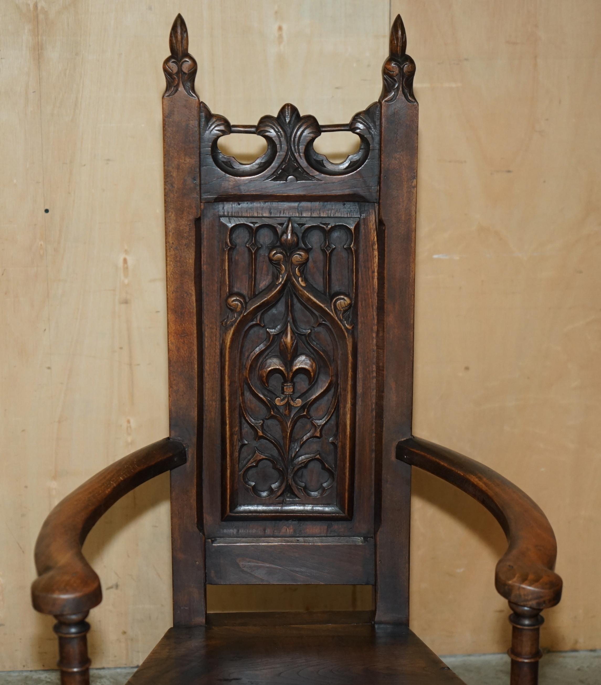 Neogotico AMABILE POLTRONA DA TRONO GOTHIC REVIVAL FATTA A MANO IN INGHILTERRA CON SCHIENALE IN ROVESCIO in vendita