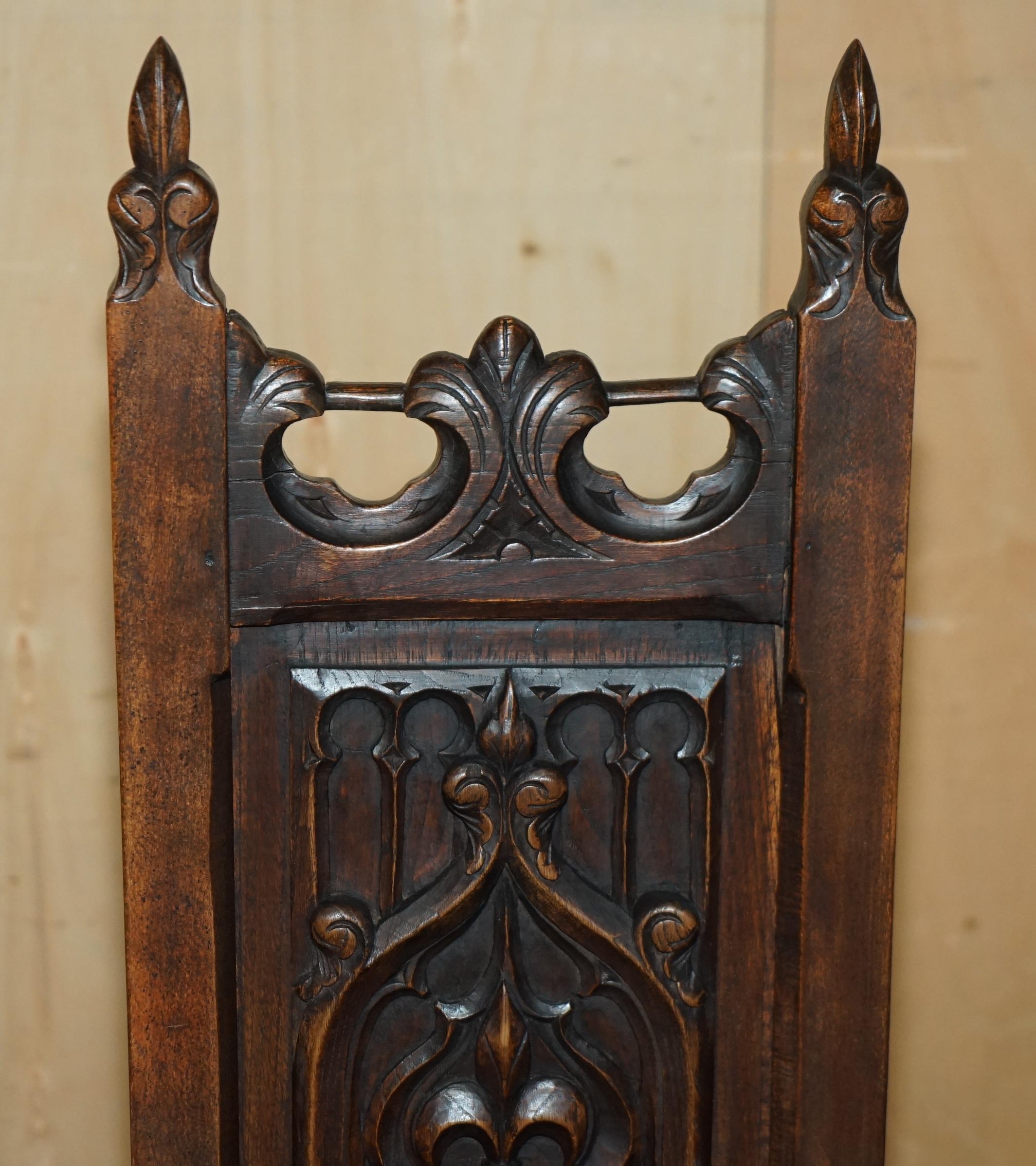 Inglese AMABILE POLTRONA DA TRONO GOTHIC REVIVAL FATTA A MANO IN INGHILTERRA CON SCHIENALE IN ROVESCIO in vendita