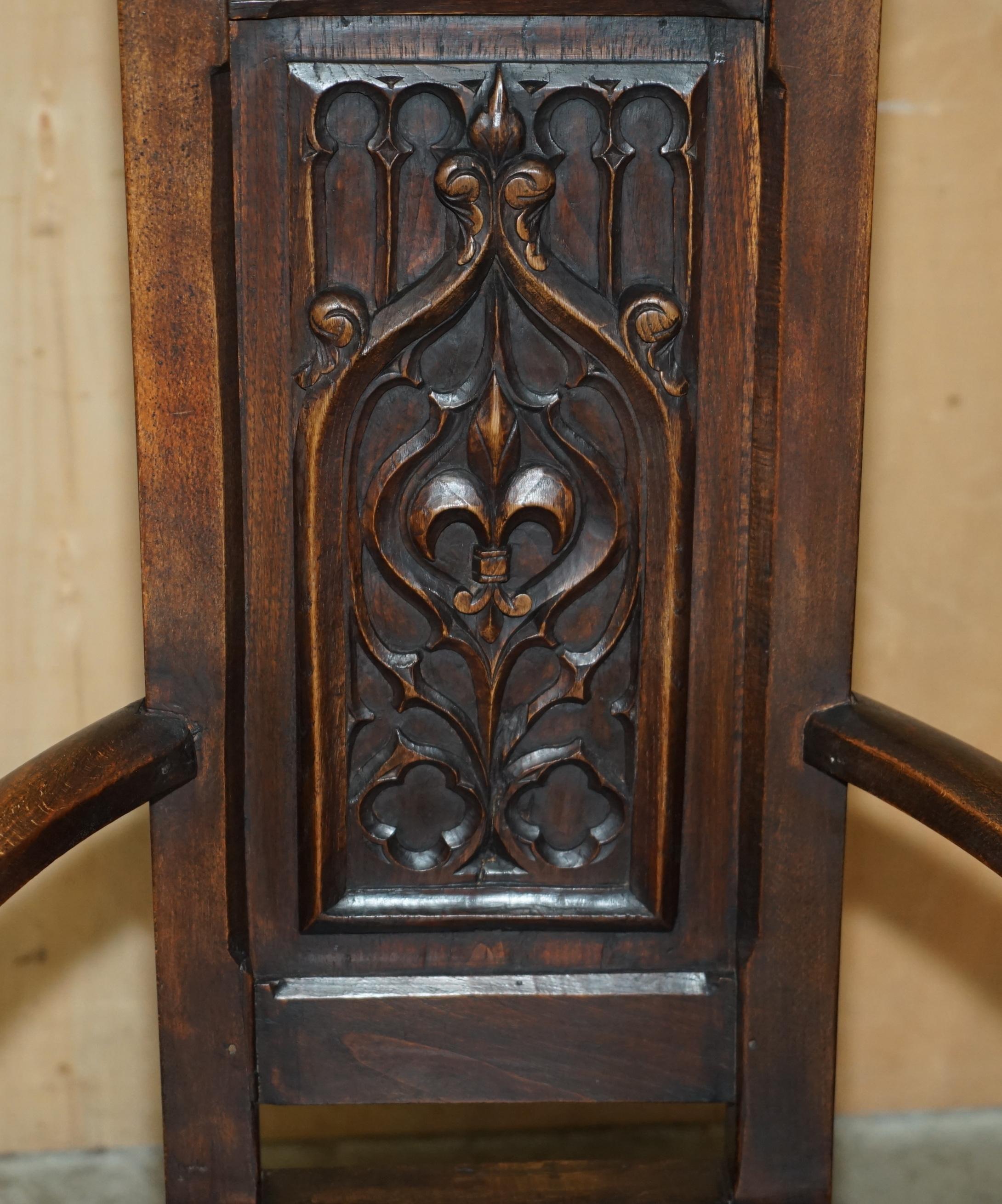 Fatto a mano AMABILE POLTRONA DA TRONO GOTHIC REVIVAL FATTA A MANO IN INGHILTERRA CON SCHIENALE IN ROVESCIO in vendita