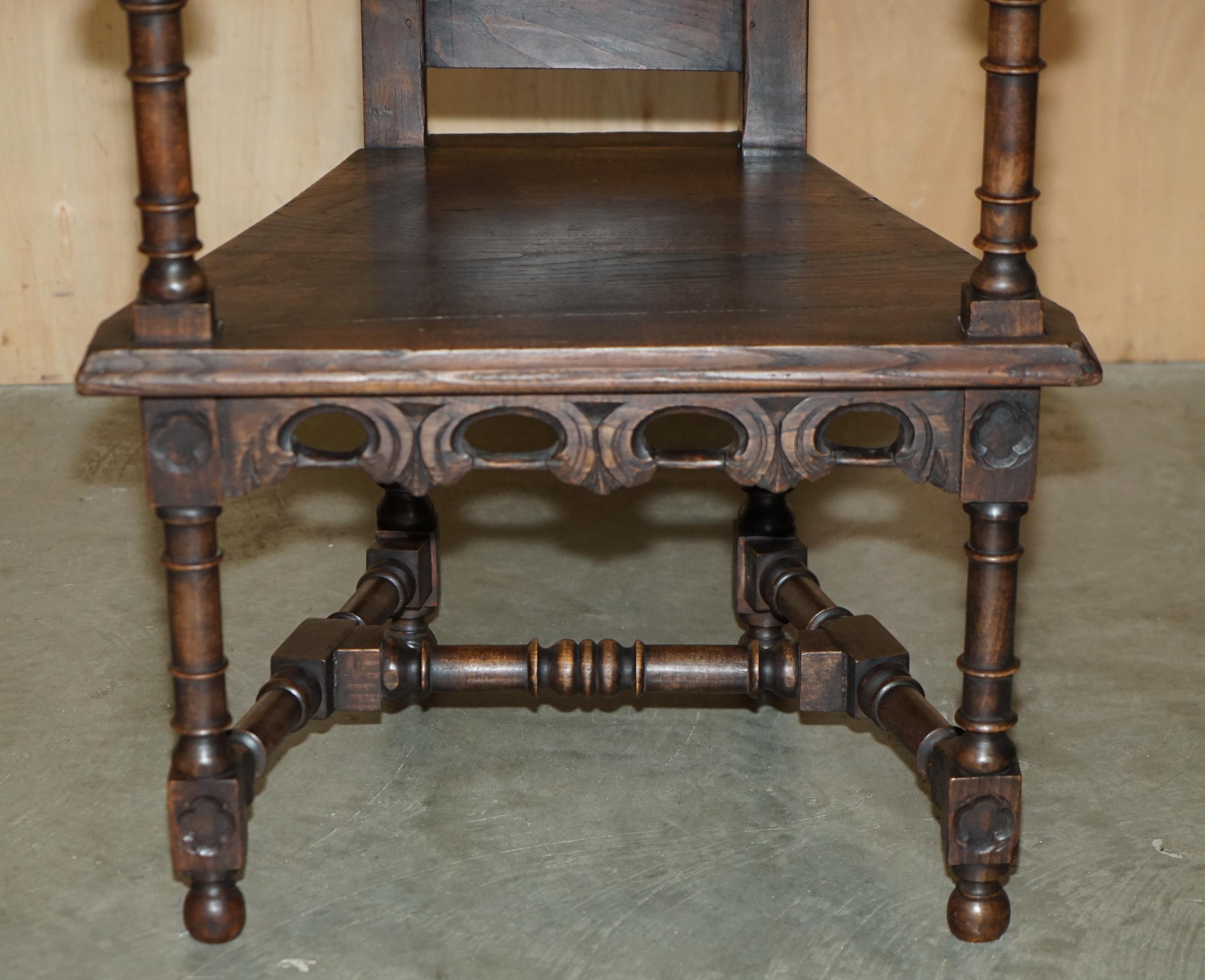 AMABILE POLTRONA DA TRONO GOTHIC REVIVAL FATTA A MANO IN INGHILTERRA CON SCHIENALE IN ROVESCIO in vendita 1