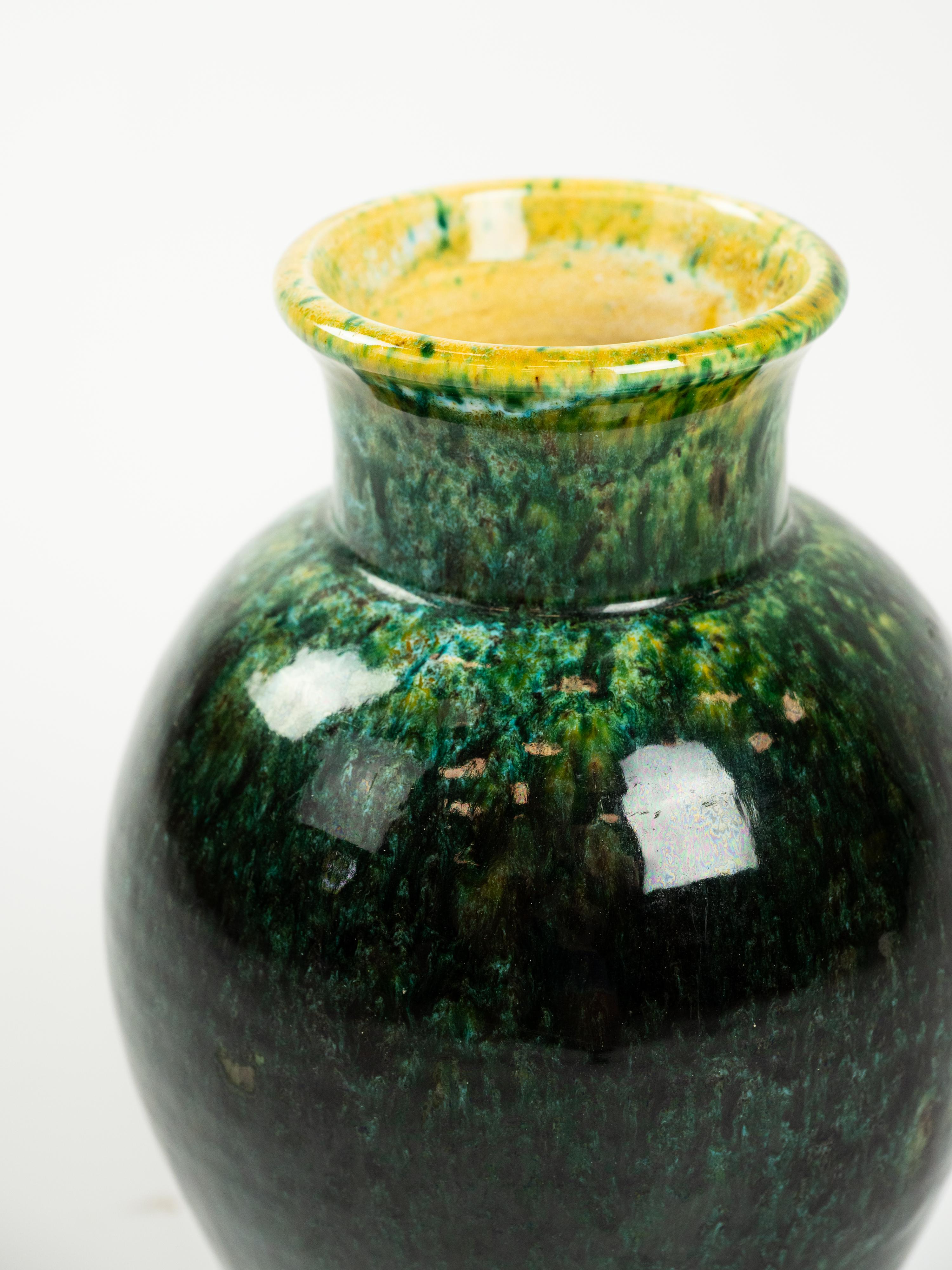 Grazioso vaso in ceramica Accolay verde In condizioni ottime in vendita a NICE, FR