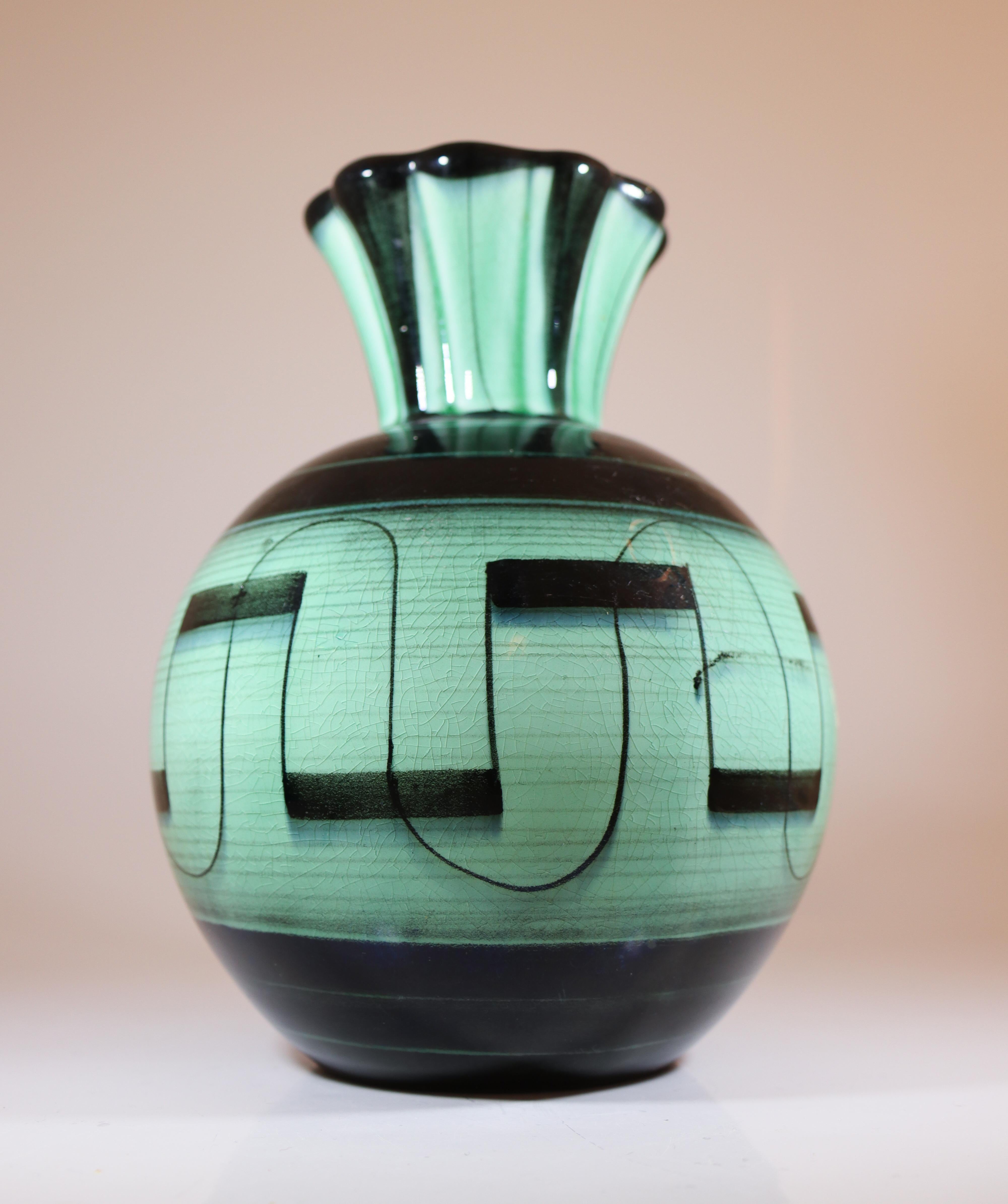 XX secolo Grazioso vaso Art Deco verde e nero di Ilse Claesson, Rörstrand in vendita