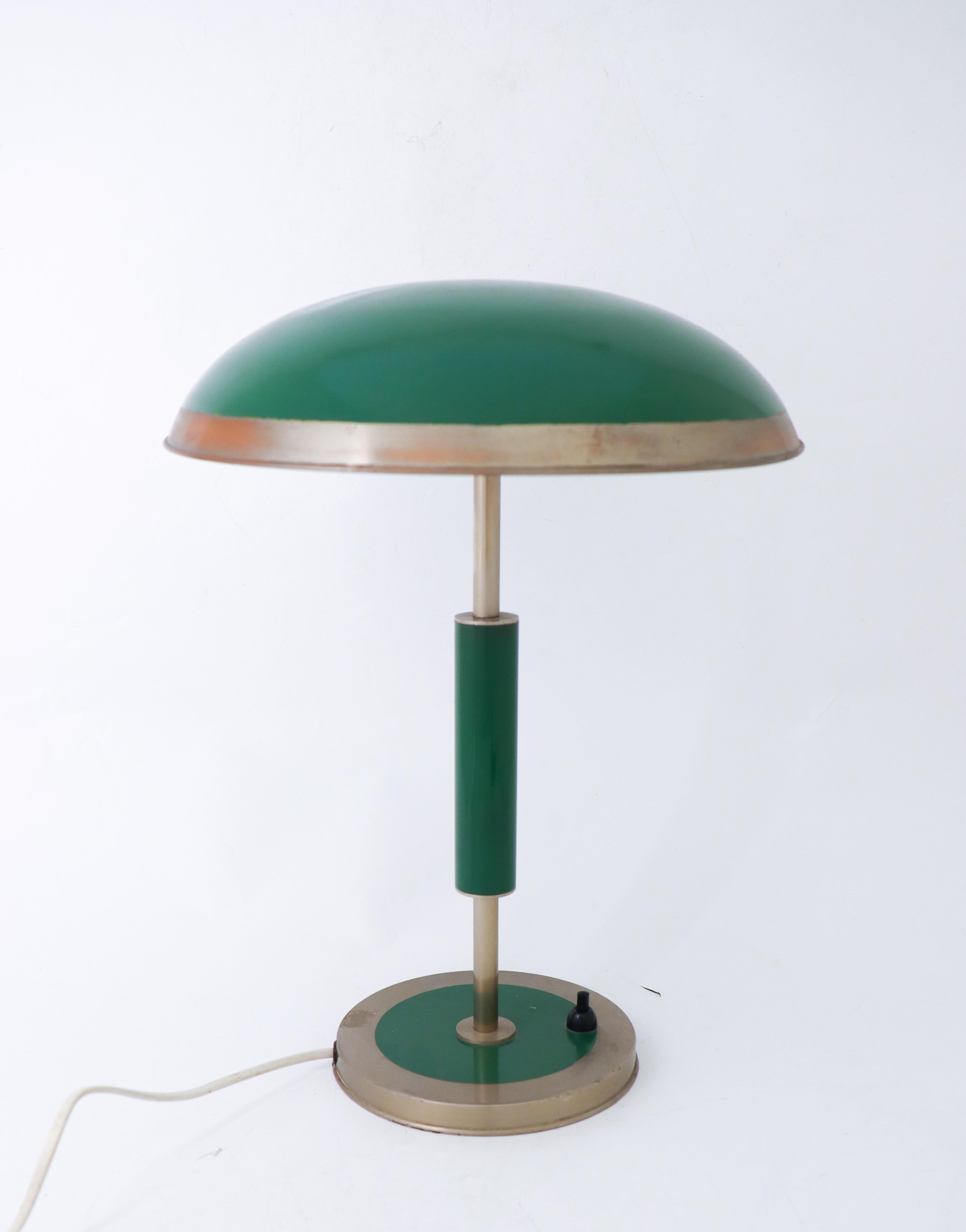 Lovely Green Art Deco Table Lamp with Tin Shade, Probably Sweden 1930-1940s In Good Condition For Sale In Stockholm, SE