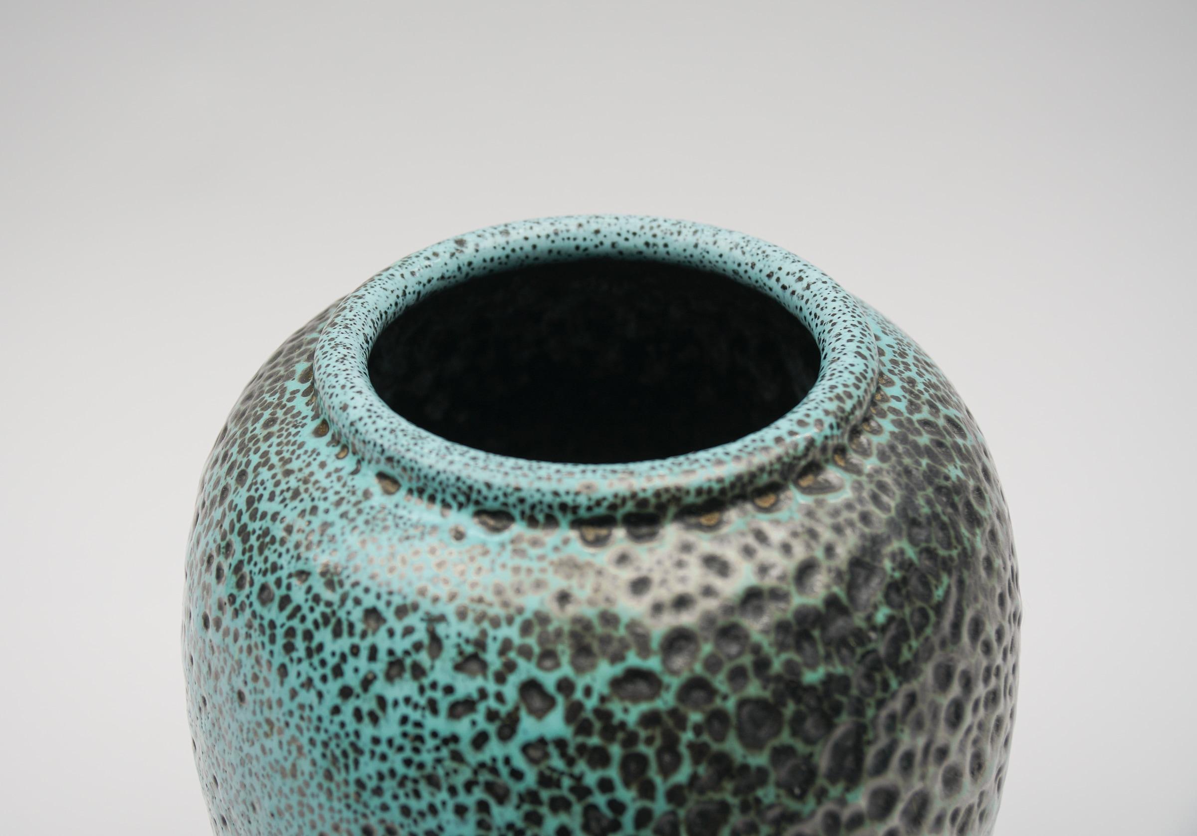 Lovely Green Lava Studio Ceramic Vase by Wilhelm & Elly Kuch, 1960s, Germany In Good Condition For Sale In Nürnberg, Bayern