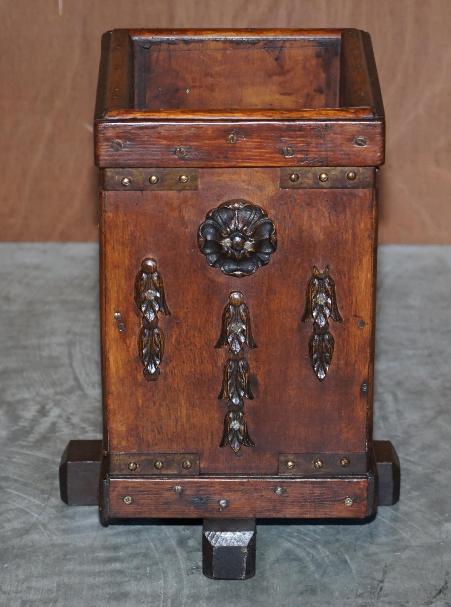 We are delighted to offer for sale this lovely Victorian hand carved English oak wastepaper bin

A very well made and decorative piece, it looks smart and elegant in any setting

The condition is very good indeed, the timber has a lovely rich