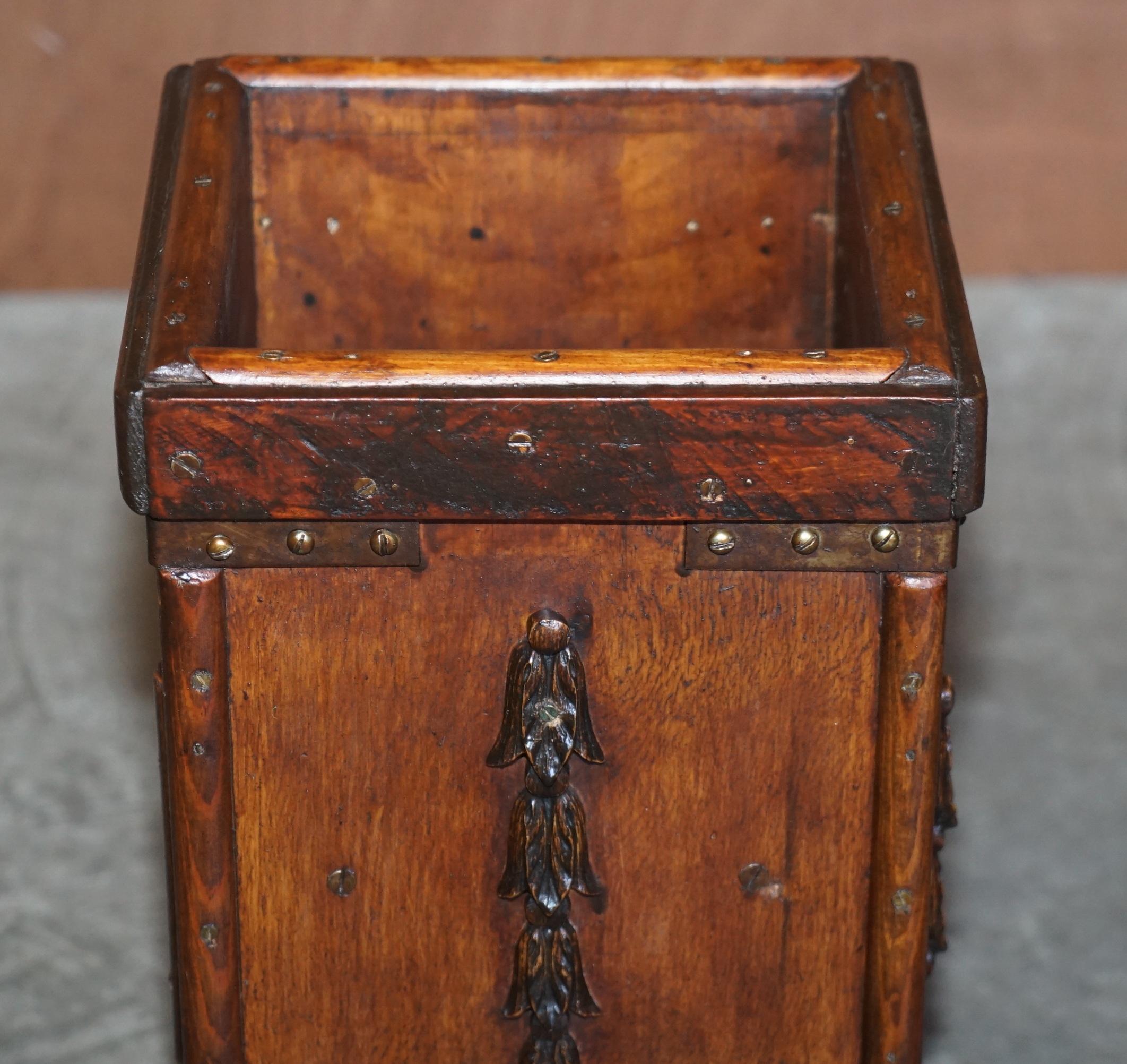 Lovely Hand Carved Circa 1880 English Oak Wastepaper Bin Nice and Decorative For Sale 2