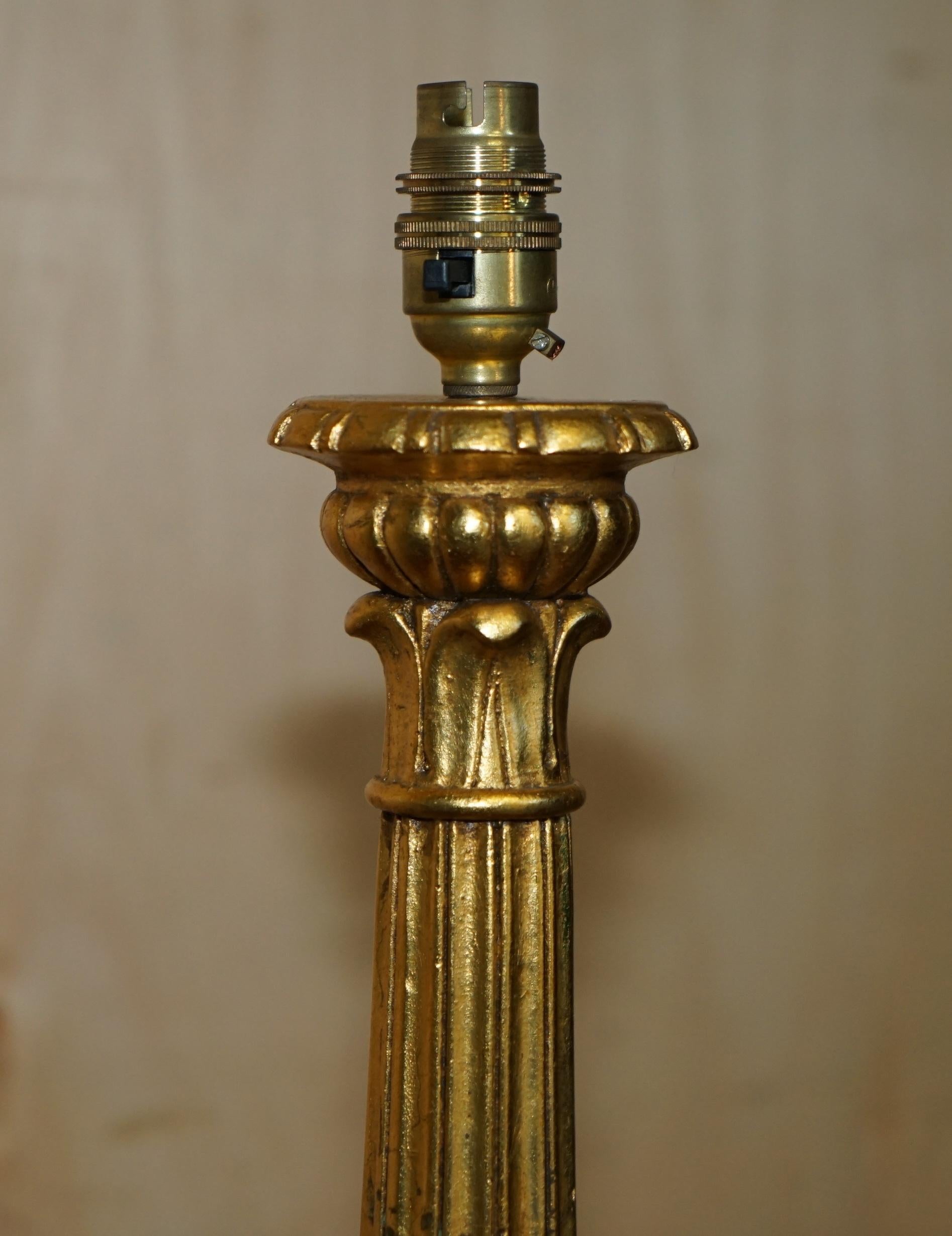 Giltwood LOVELY HAND CARVED GOLD GiLTWOOD CORINTHIAN PILLAR TABLE LAMP FULLY SERVICED For Sale