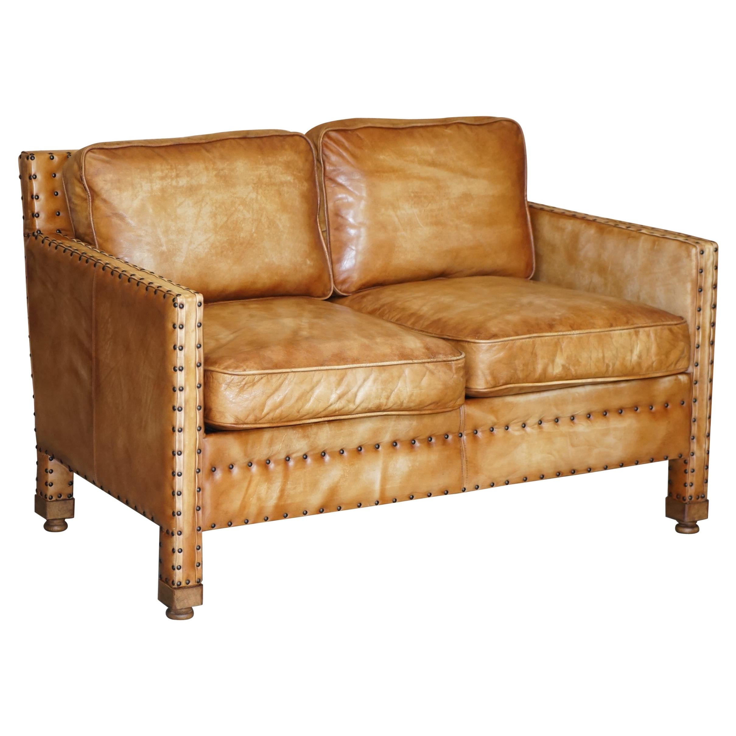 Schönes handgefärbtes braunes Leder im edwardianischen Stil mit Nieten für zwei Sitze, Teil-Set