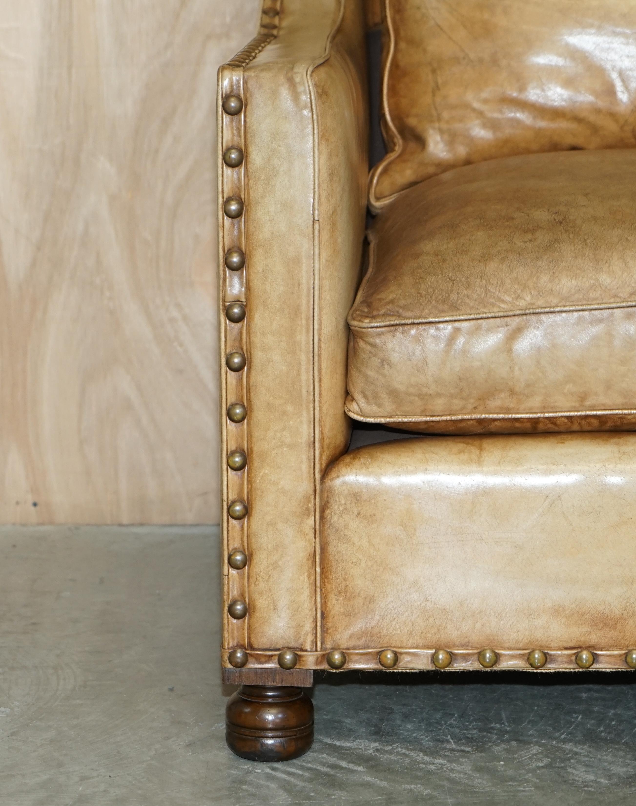 LOVELY STODDED TWO SEAT SOFA en cuir marron style édouardien teinté à la main en vente 1
