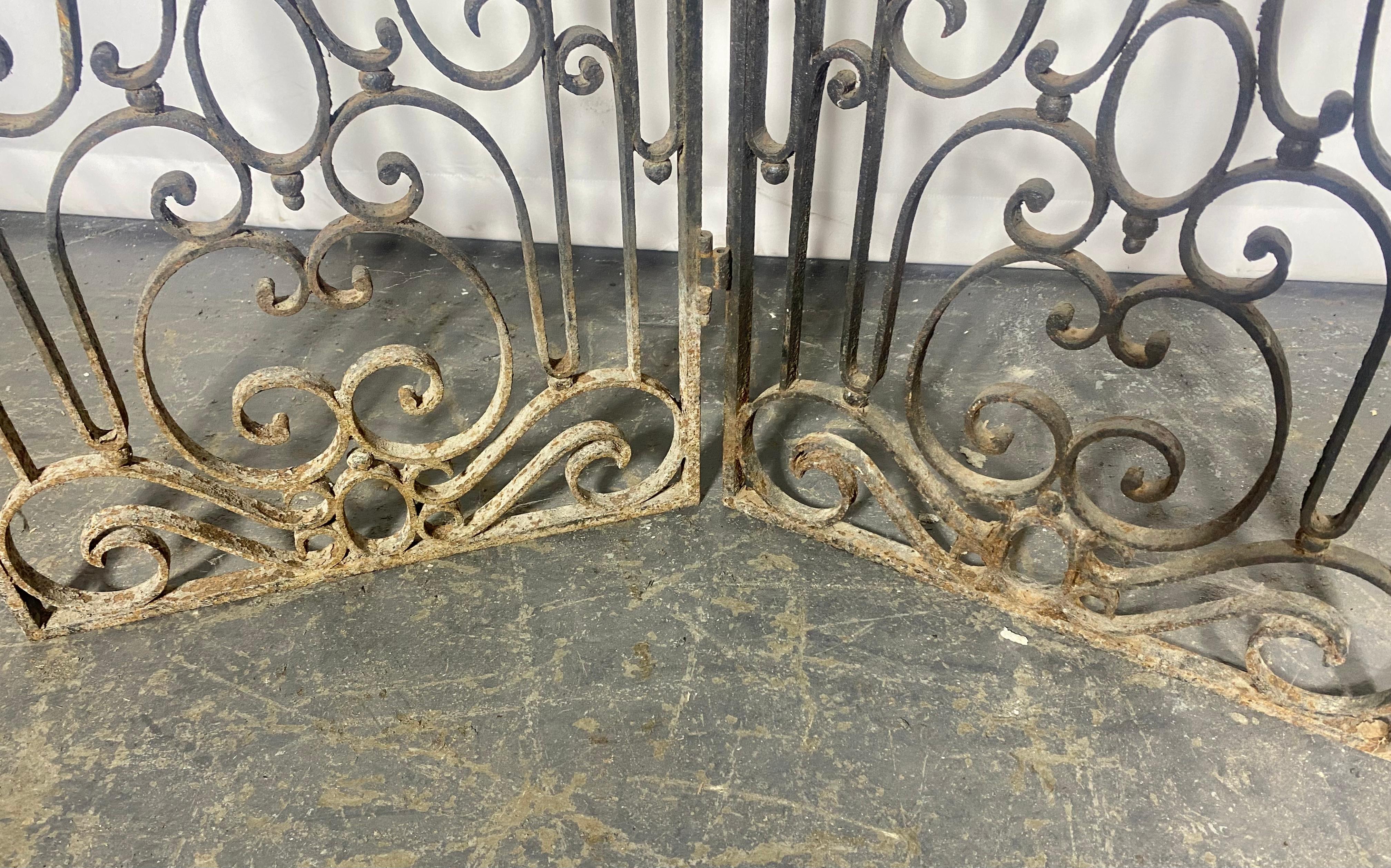 Lovely Hand Forged Wrought Iron Filigree Screen Room Divider, Garden element In Distressed Condition For Sale In Buffalo, NY