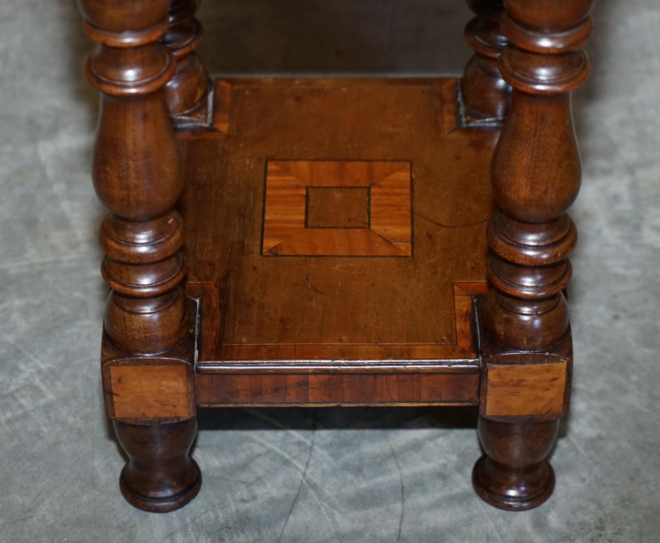 XIXe siècle Ravissante table d'appoint victorienne ancienne faite à la main avec tiroirs supérieurs incrustés Sheraton Reival en vente