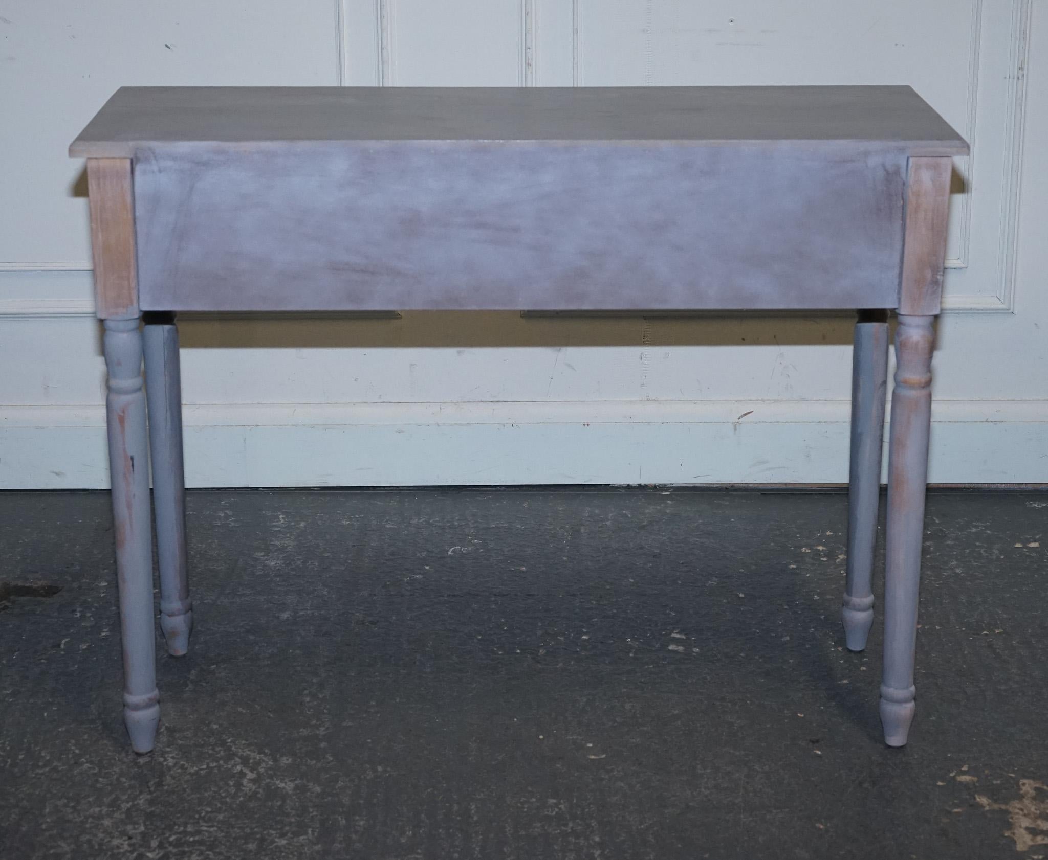 LOVELY MIRRORED DRESsing CONSOLE TABLE MATCHING STOOL AVAILABLE en vente 5