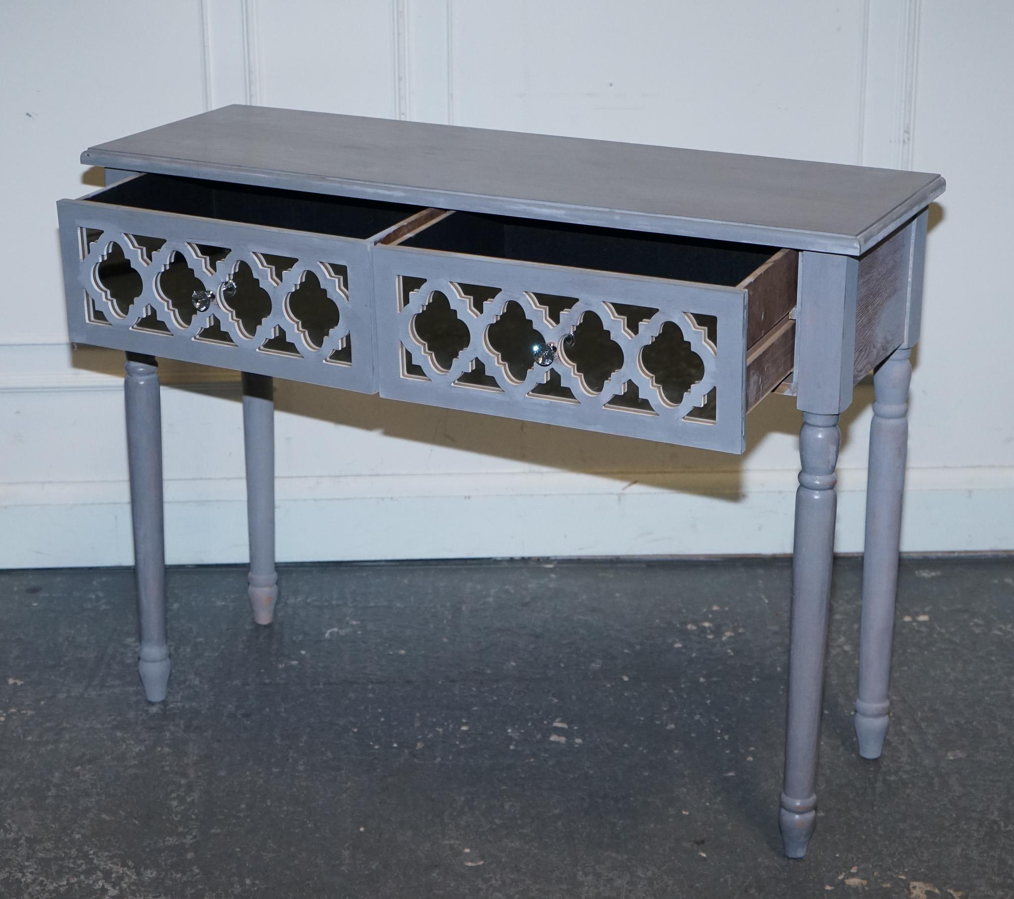 Britannique LOVELY MIRRORED DRESsing CONSOLE TABLE MATCHING STOOL AVAILABLE en vente