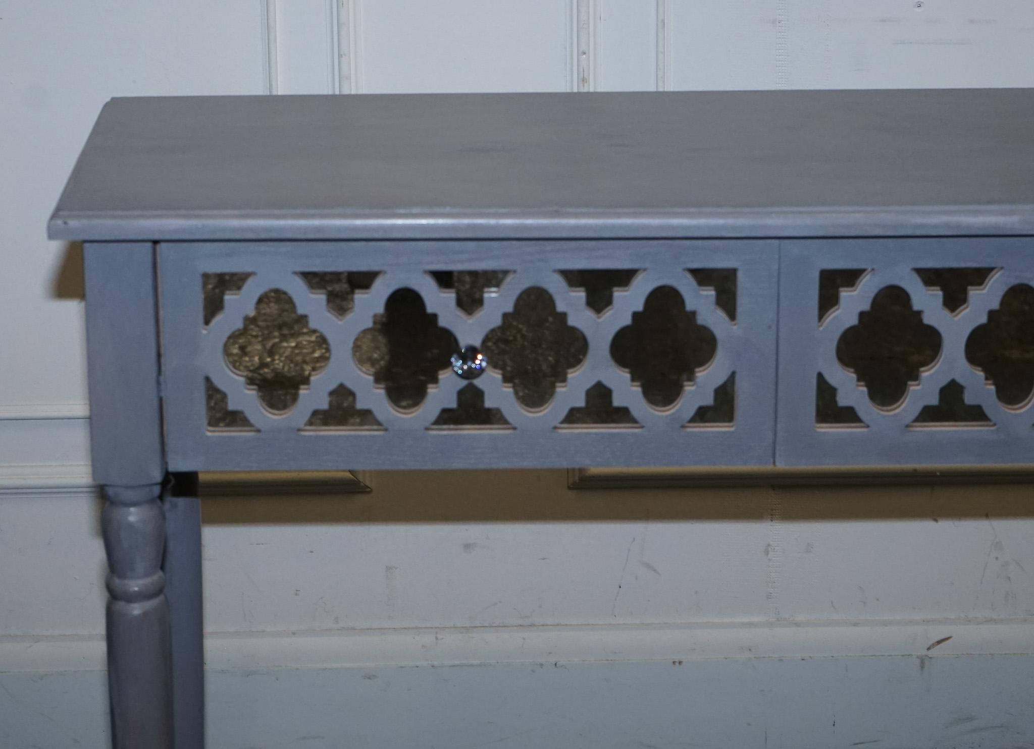 LOVELY MIRRORED DRESsing CONSOLE TABLE MATCHING STOOL AVAILABLE Bon état - En vente à Pulborough, GB