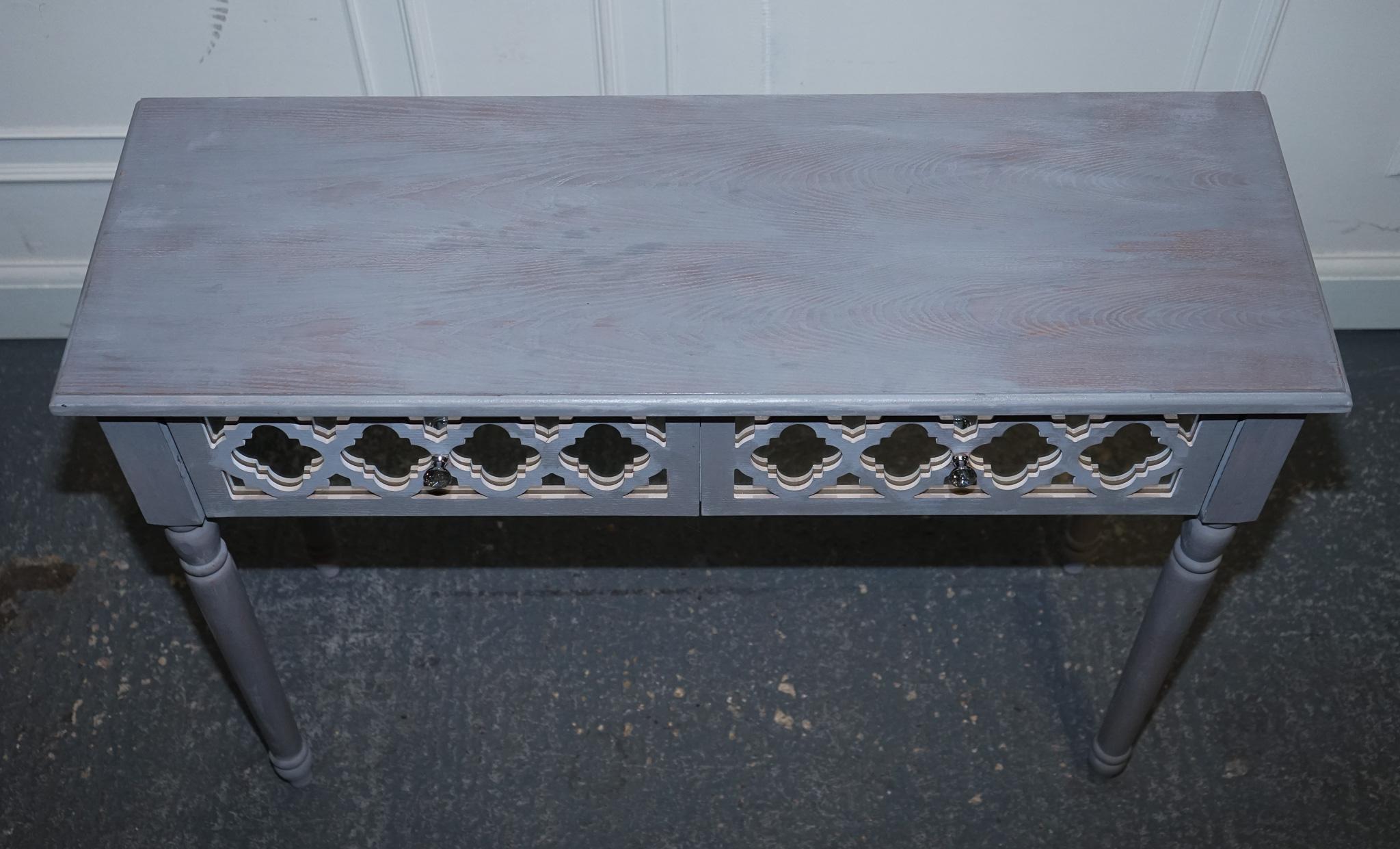 Bois de feuillus LOVELY MIRRORED DRESsing CONSOLE TABLE MATCHING STOOL AVAILABLE en vente