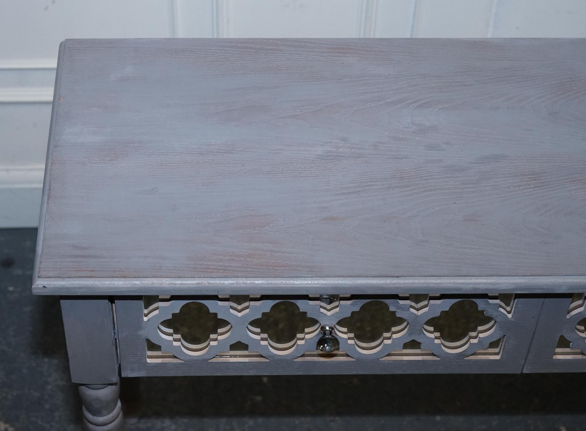 LOVELY MIRRORED DRESsing CONSOLE TABLE MATCHING STOOL AVAILABLE en vente 1