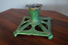 Schöner handgefertigter Art-Déco-Baumständer aus Gusseisen für kleine Weihnachtsbäume nur