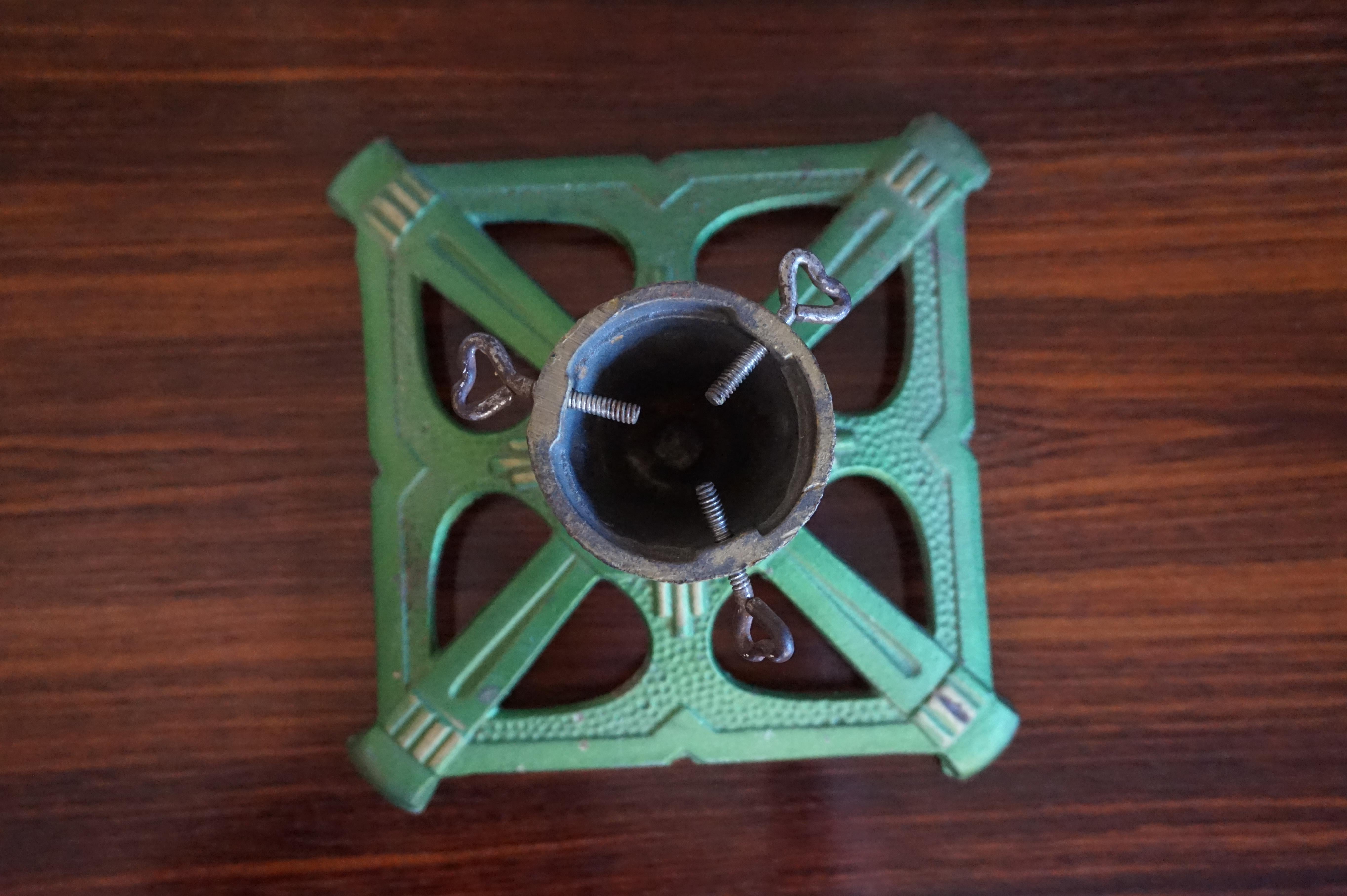 Lovely Handcrafted Cast Iron Art Deco Tree Stand for Small Christmas Trees Only In Good Condition In Lisse, NL