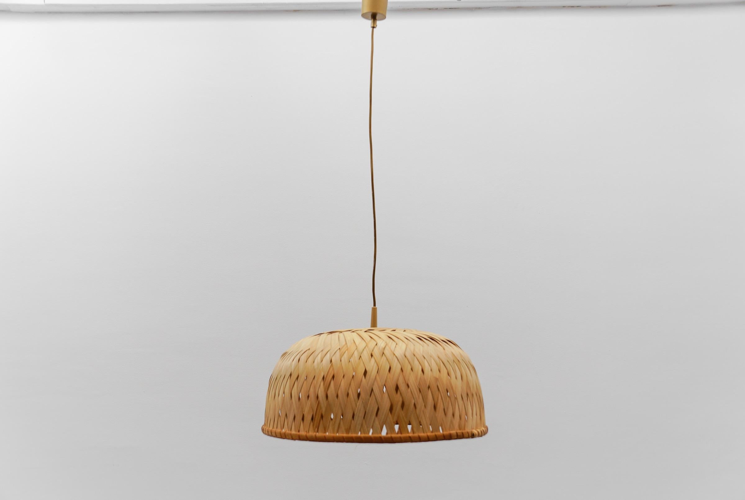 Schöne handgefertigte Mid-Century-Modern-Pendelleuchte aus Bambus und Korbweide, 1960er Jahre, Italien im Zustand „Gut“ im Angebot in Nürnberg, Bayern