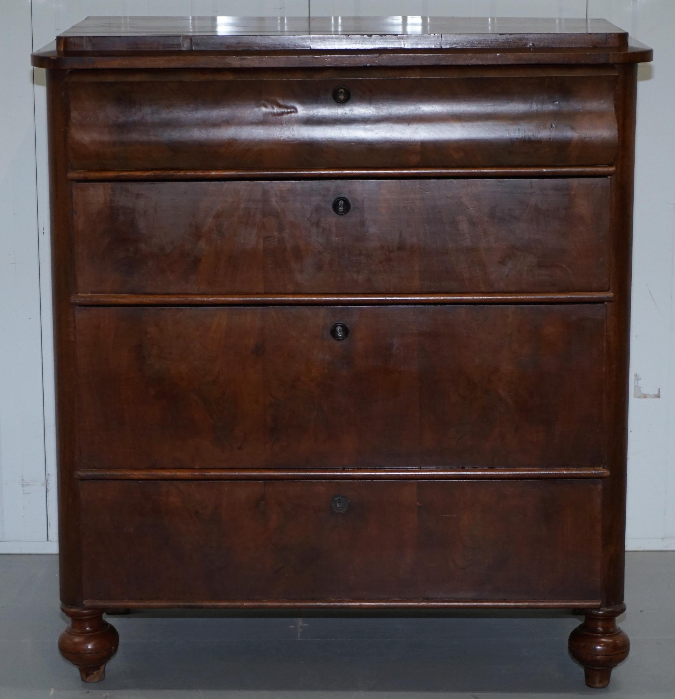 We are delighted to offer for sale this stunning walnut circa 1850 Biedermeier chest of drawers

A very good looking and well made substantial piece of furniture, the walnut finish is lovely from every angle, the drawers don't have handles as with