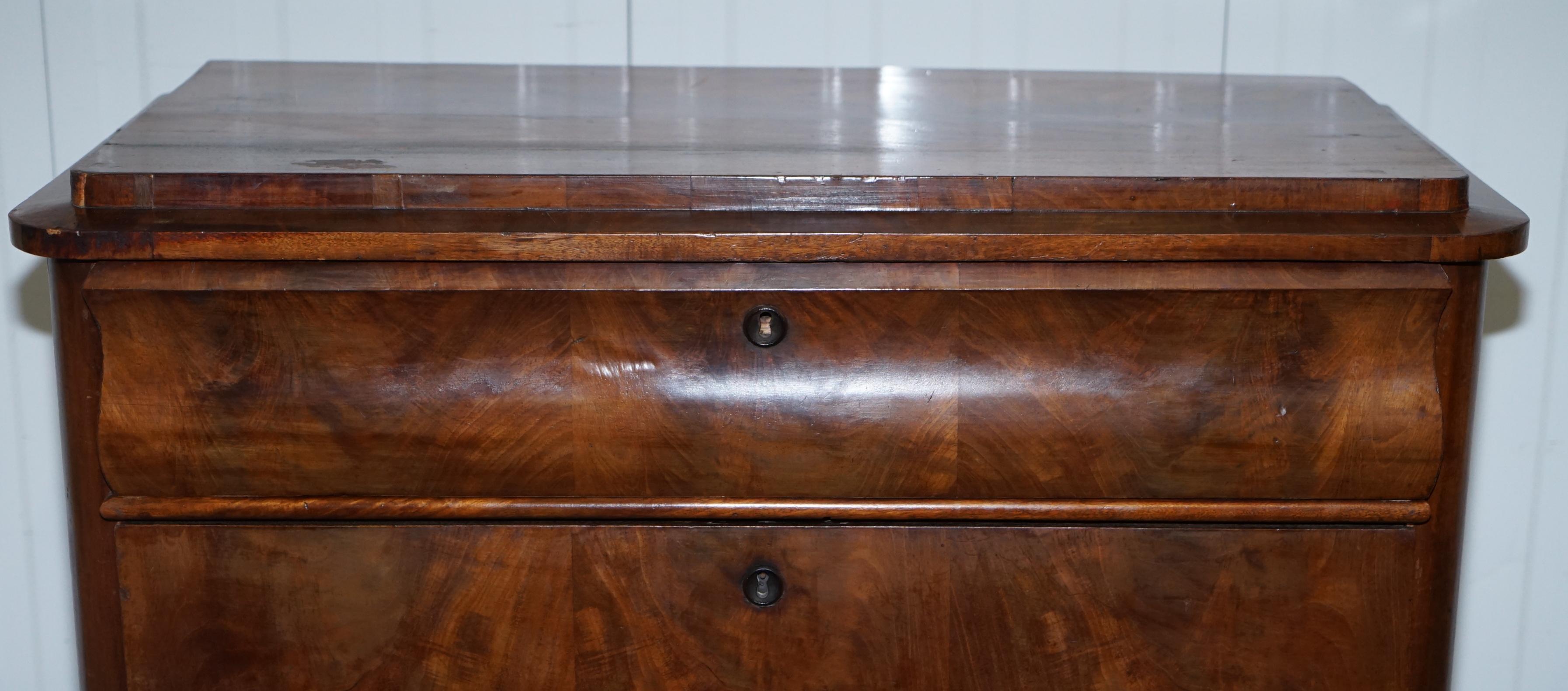 Lovely Handmade Victorian circa 1850 Biedermeier Walnut Chest of Drawers 2