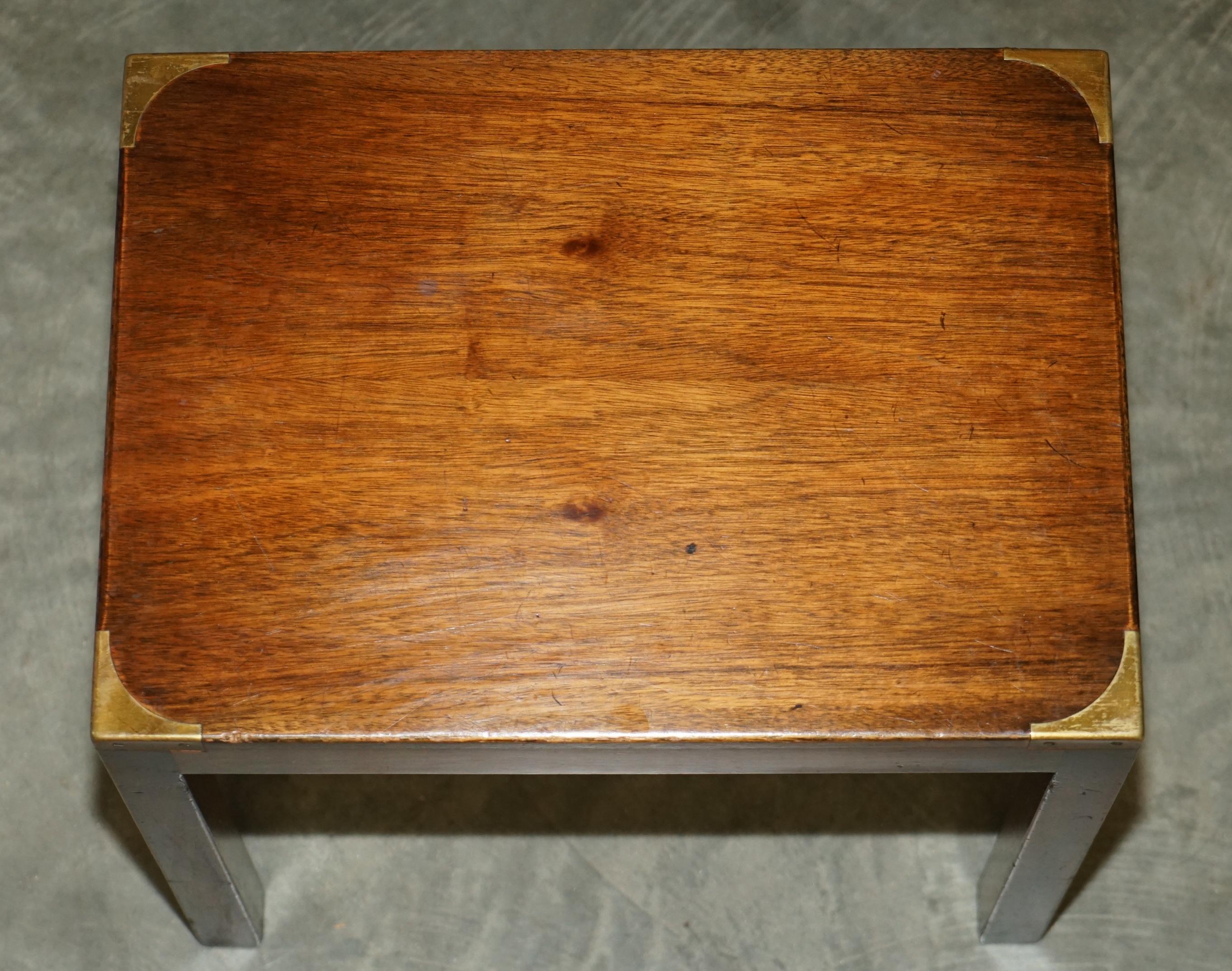 Ravissante table basse et table d'appoint Harrods Kennedy, ensemble de tables de campagne militaire en vente 4