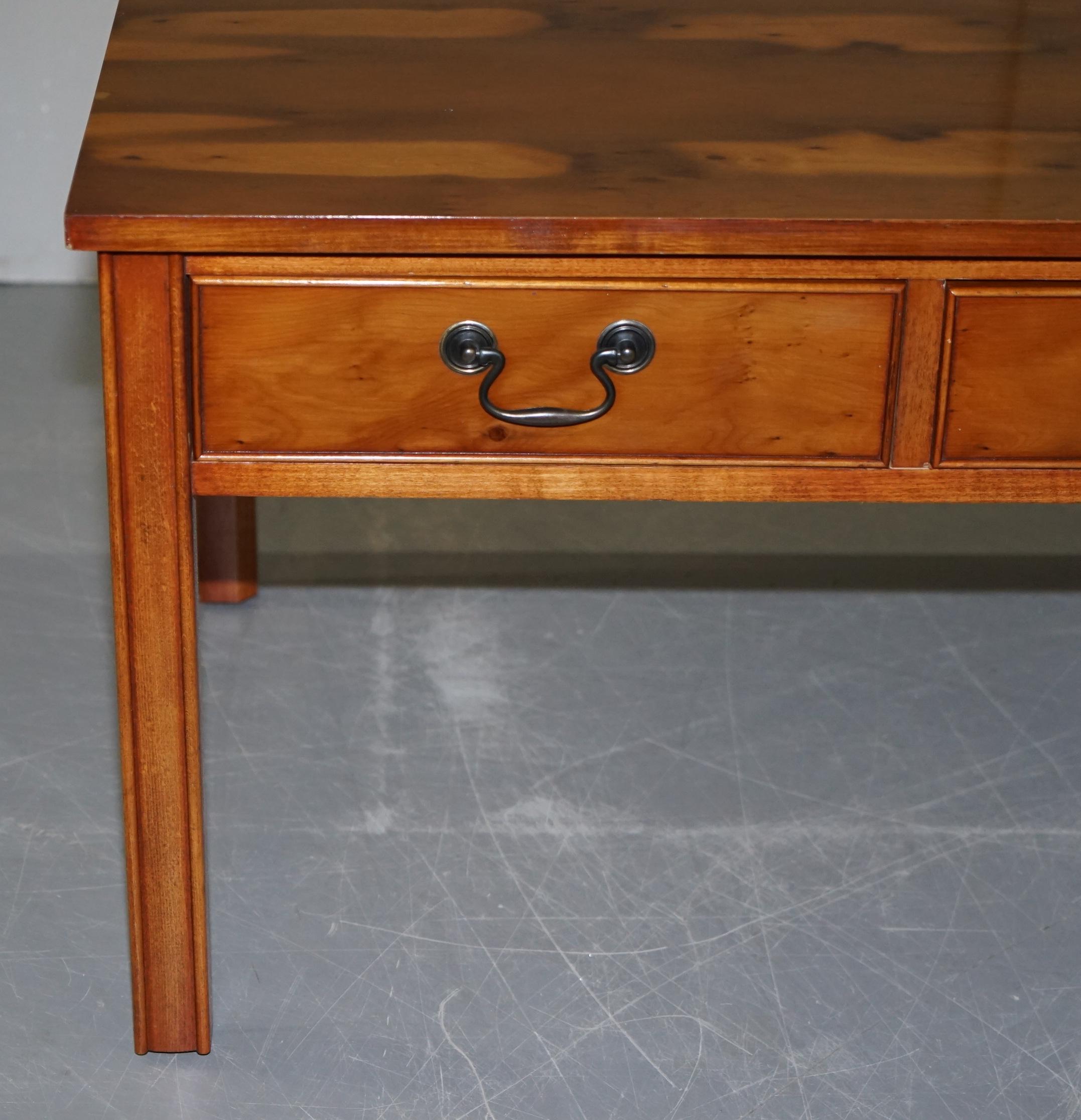 Lovely Harrods London Burr Yew Wood Coffee Table Lovely Vintage Detailing For Sale 2