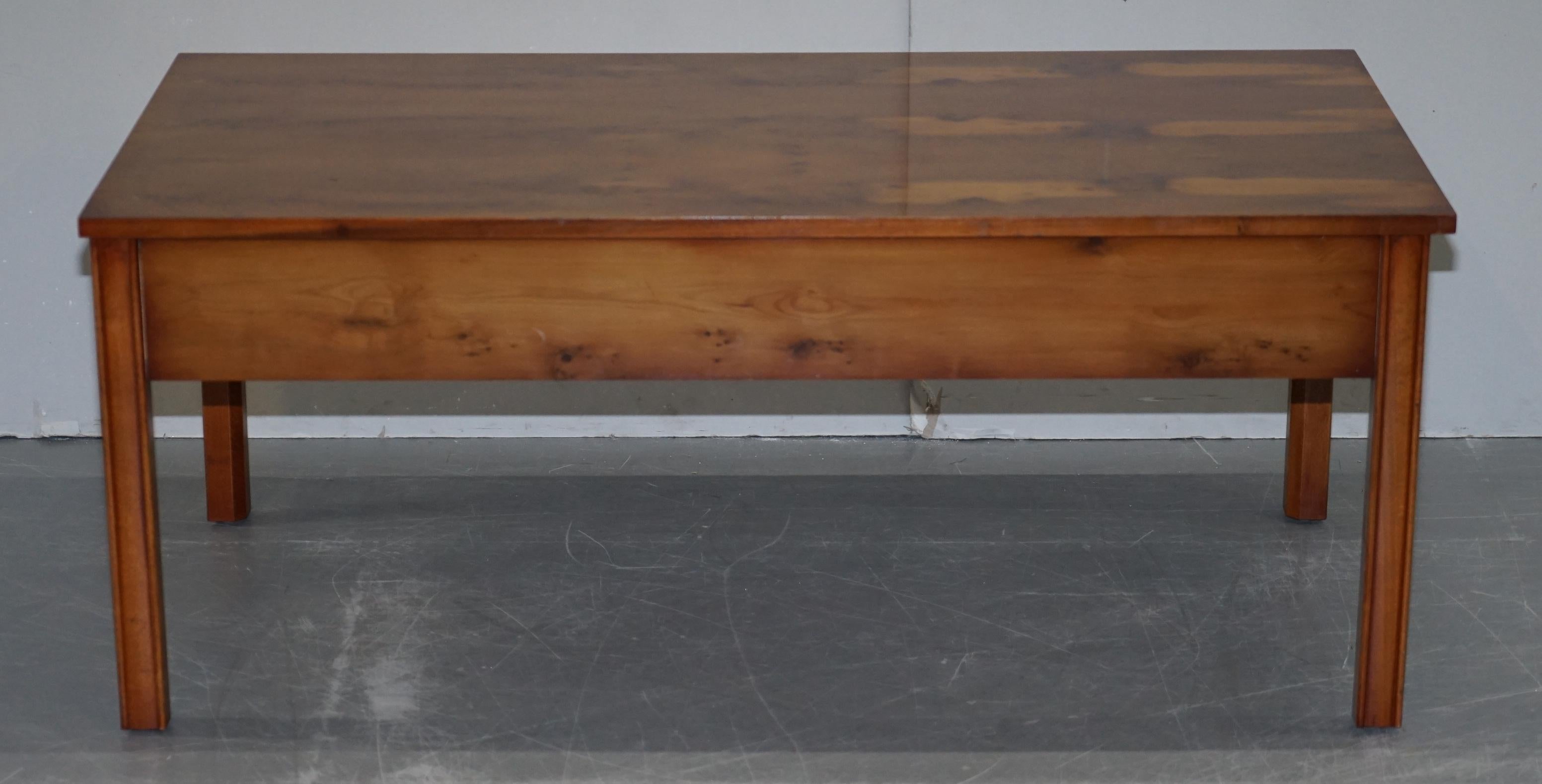 Lovely Harrods London Burr Yew Wood Coffee Table Lovely Vintage Detailing For Sale 3