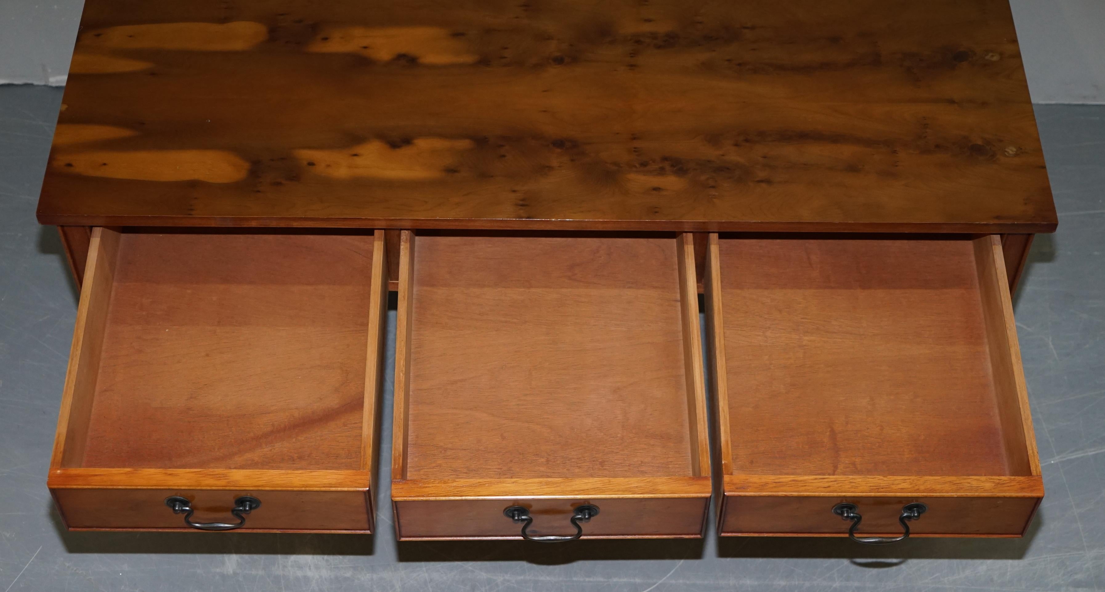 Lovely Harrods London Burr Yew Wood Coffee Table Lovely Vintage Detailing For Sale 7