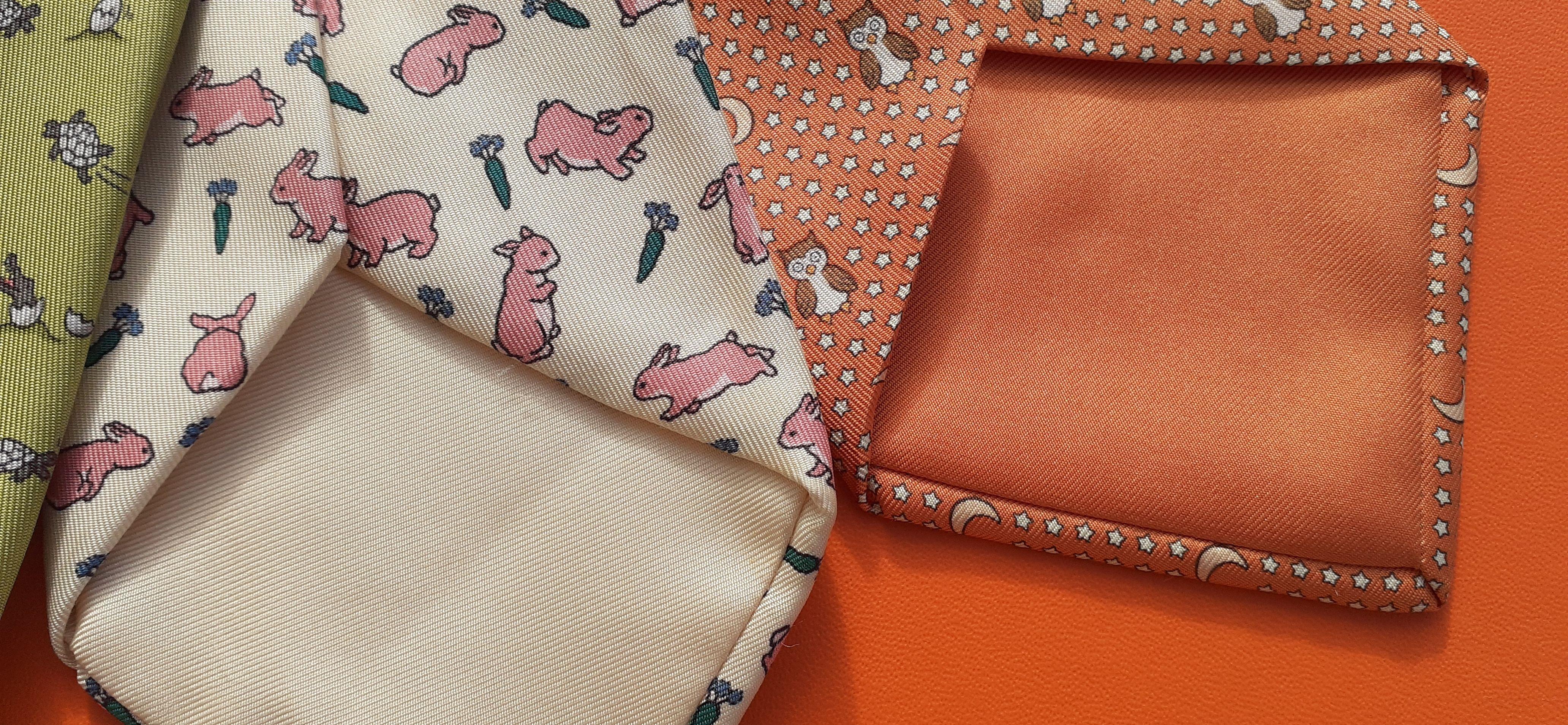 Lovely Hermès Set of 4 Silk Ties Animals Print (Lot de 4 cravates en soie) en vente 7