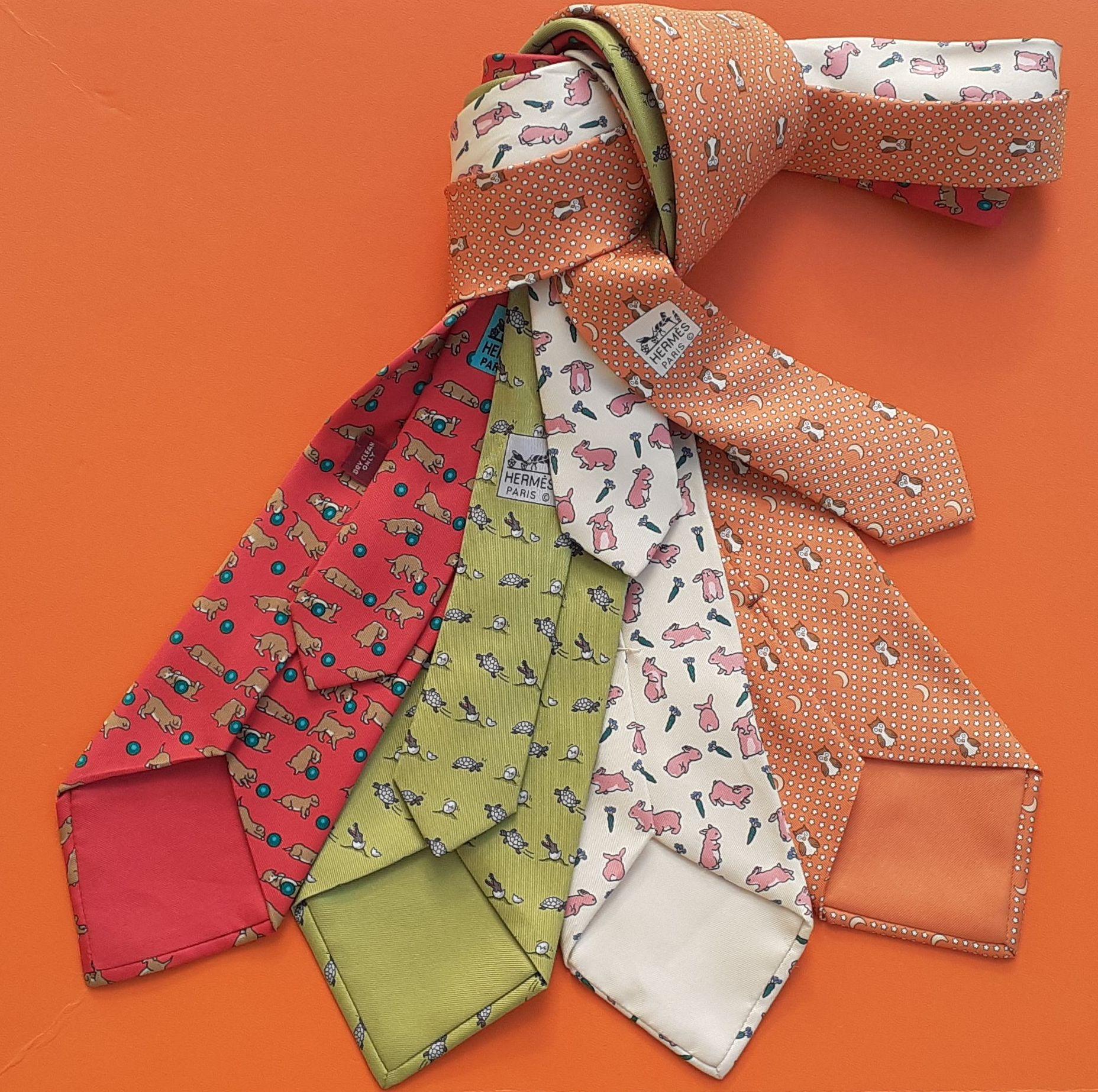 Lovely Hermès Set of 4 Silk Ties Animals Print For Sale 4