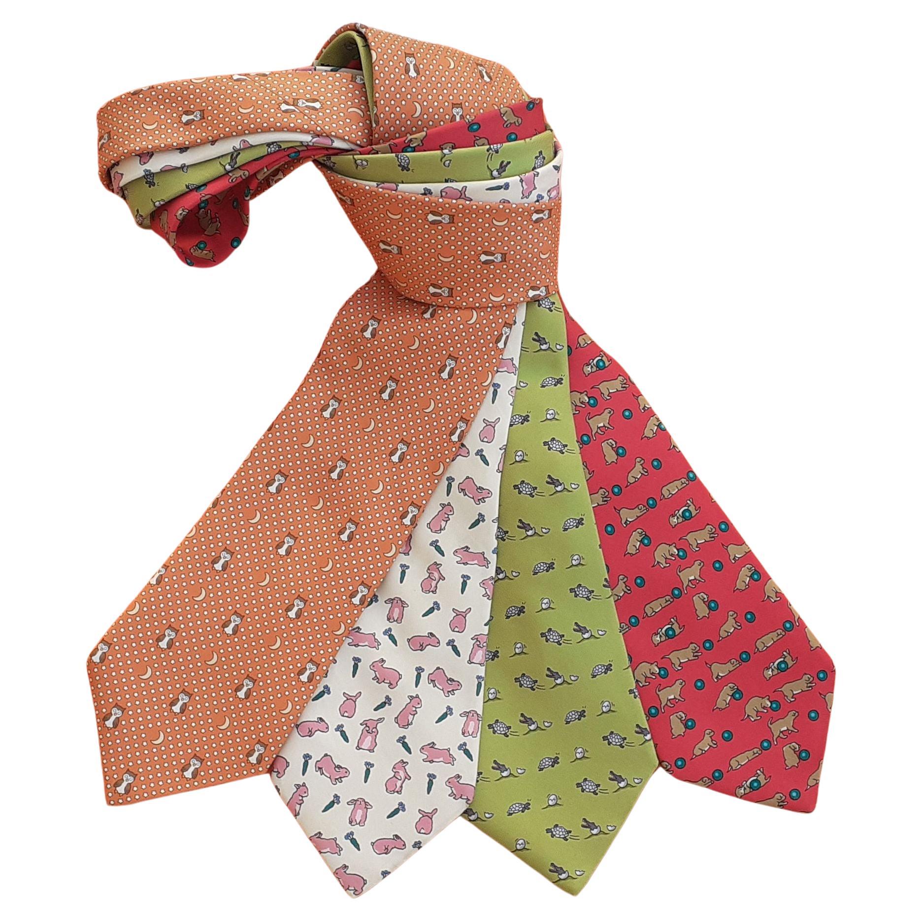 Lovely Hermès Set of 4 Silk Ties Animals Print (Lot de 4 cravates en soie) en vente