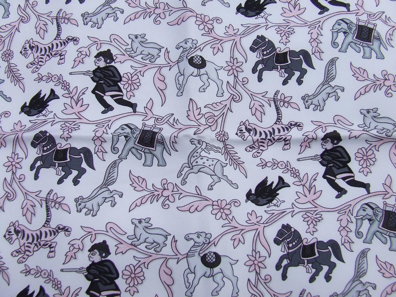 Women's Lovely Hermès Silk Scarf Chasse en Inde Duchene White Pink Grey 90 cm For Sale