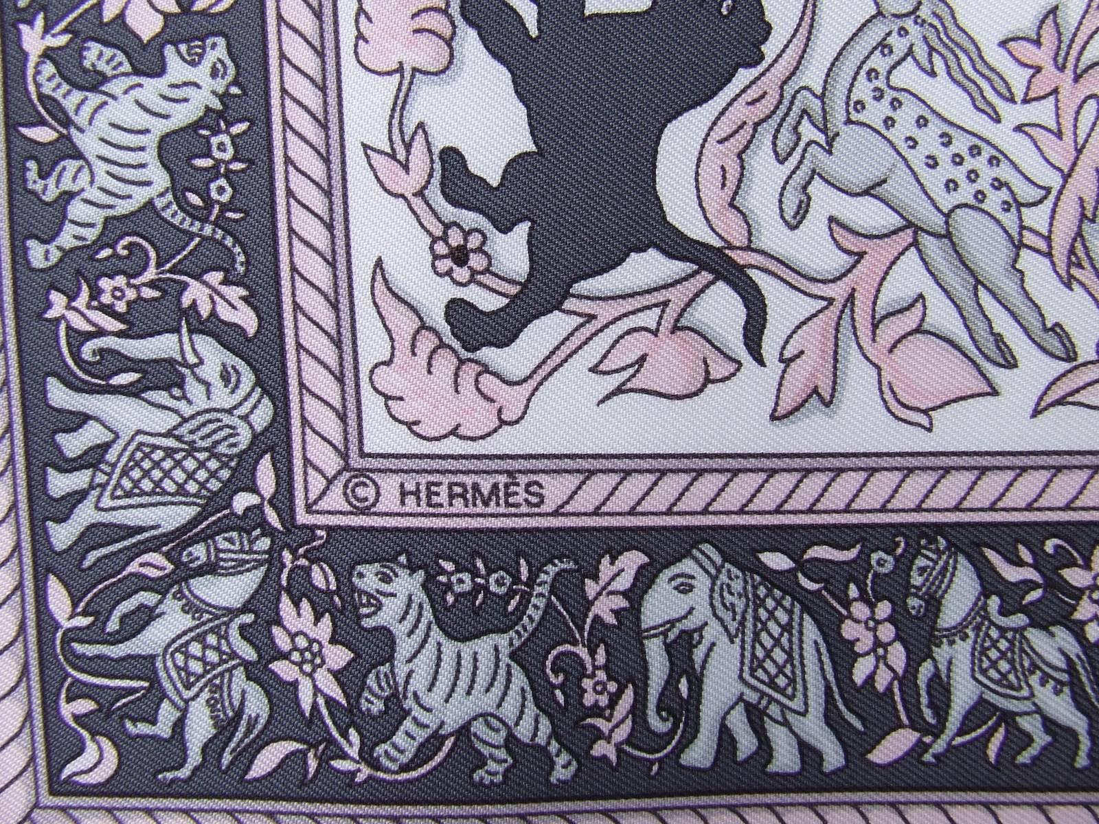 Lovely Hermès Silk Scarf Chasse en Inde Duchene White Pink Grey 90 cm 3