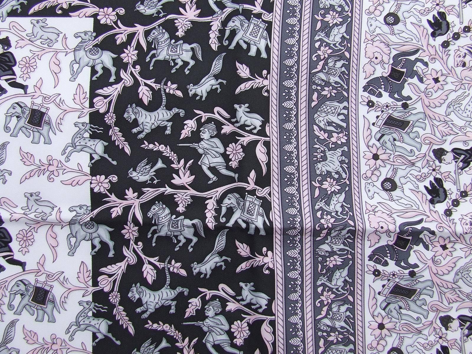 Lovely Hermès Silk Scarf Chasse en Inde Duchene White Pink Grey 90 cm 4