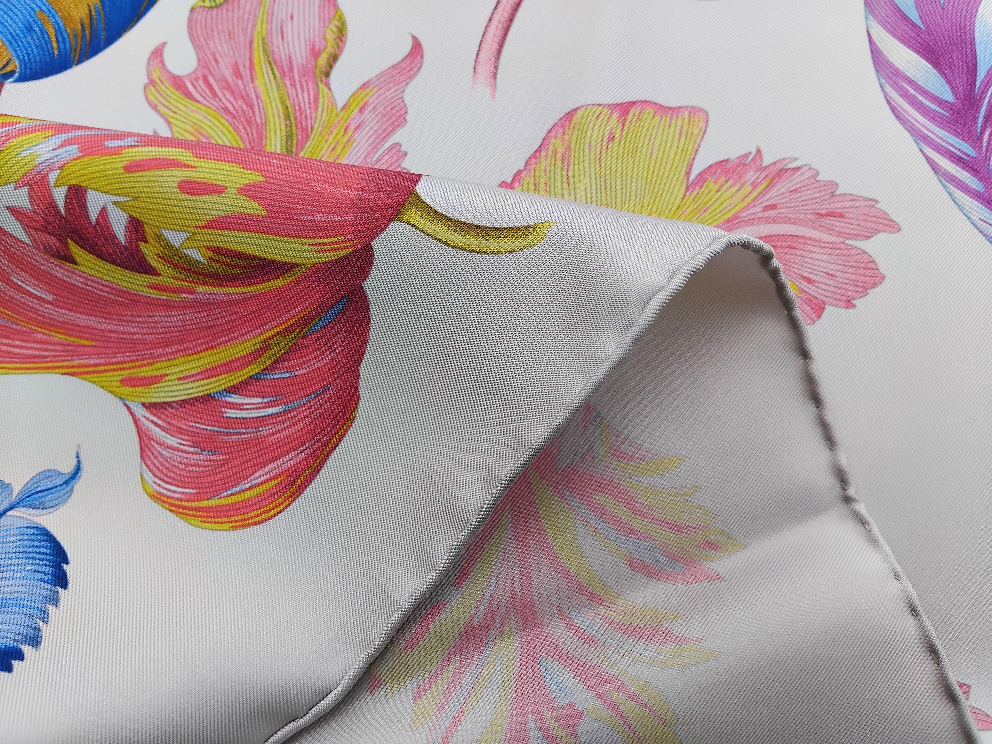 Lovely Hermès Silk Scarf Tulipomanie Tulips Flowers Print Argent 90 cm For Sale 10