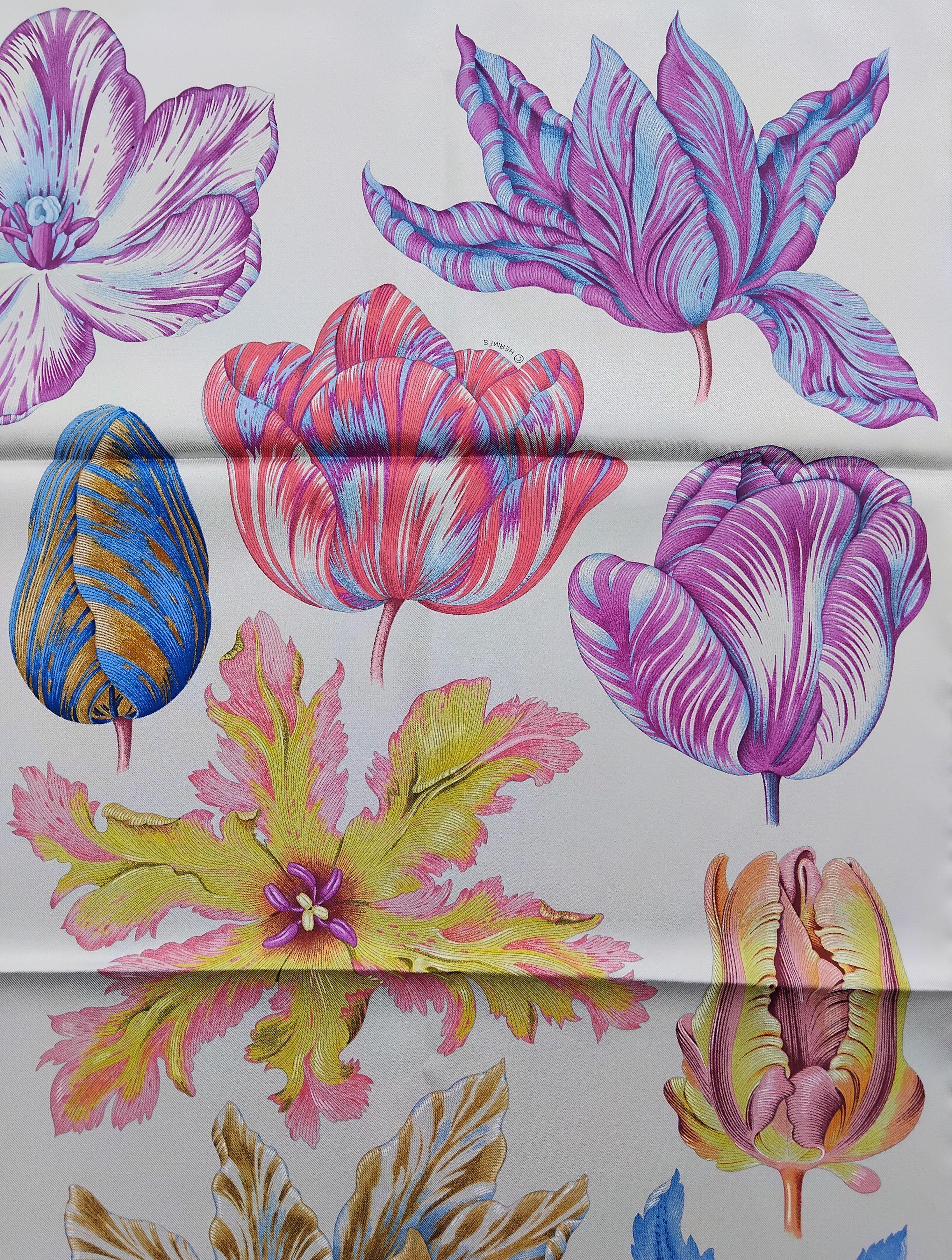 Lovely Hermès Silk Scarf Tulipomanie Tulips Flowers Print Argent 90 cm For Sale 1
