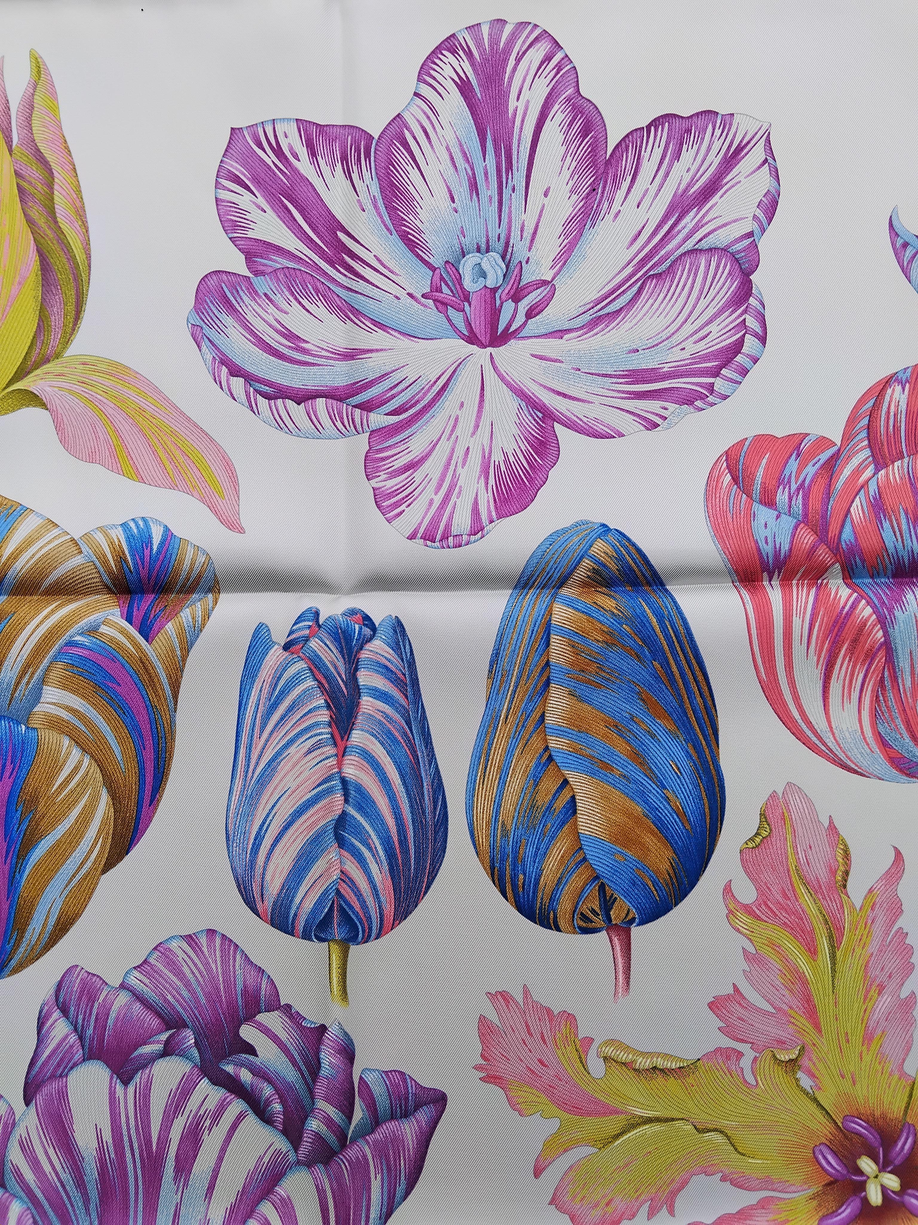 Lovely Hermès Silk Scarf Tulipomanie Tulips Flowers Print Argent 90 cm For Sale 2
