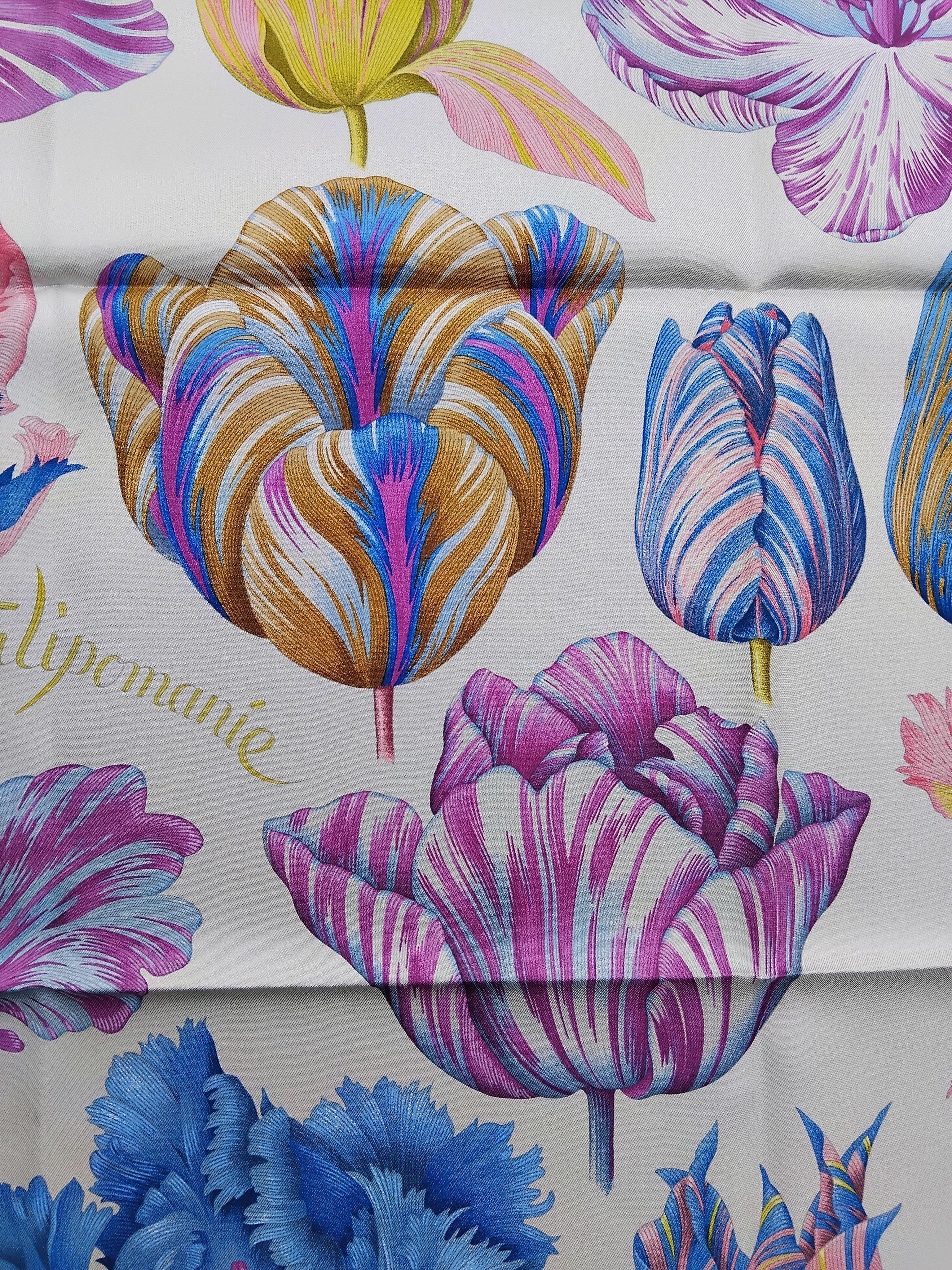 Lovely Hermès Silk Scarf Tulipomanie Tulips Flowers Print Argent 90 cm For Sale 4