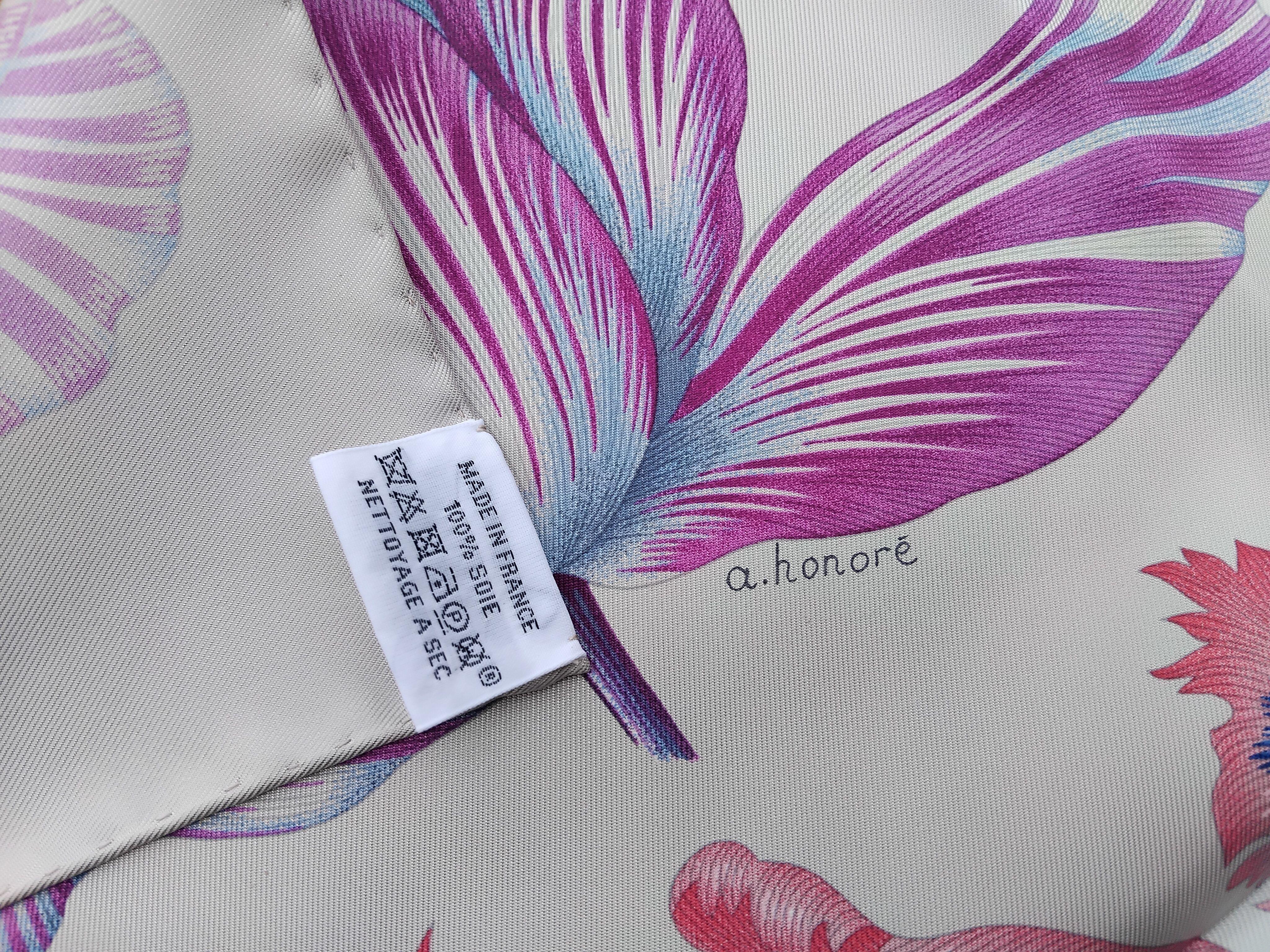 Lovely Hermès Silk Scarf Tulipomanie Tulips Flowers Print Argent 90 cm For Sale 6